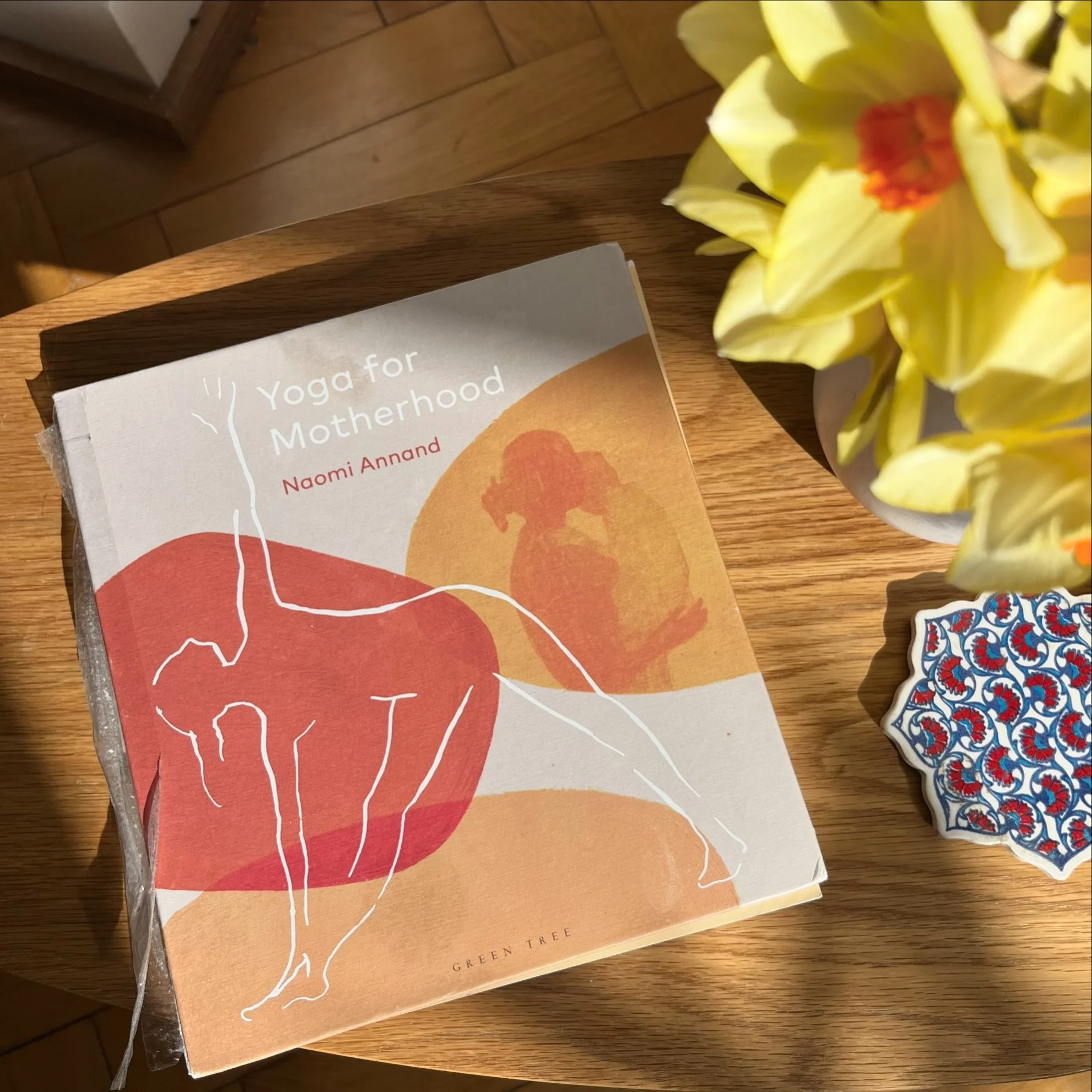☀️Yoga for Motherhood - @naomiyoga ☀️

The tattiness of my copy is testament to how much I love this book! 

Full of mini practices, sequences, thoughtful essays and beautiful illustrations, it&rsquo;s as lovely to flick through with a coffee as it i