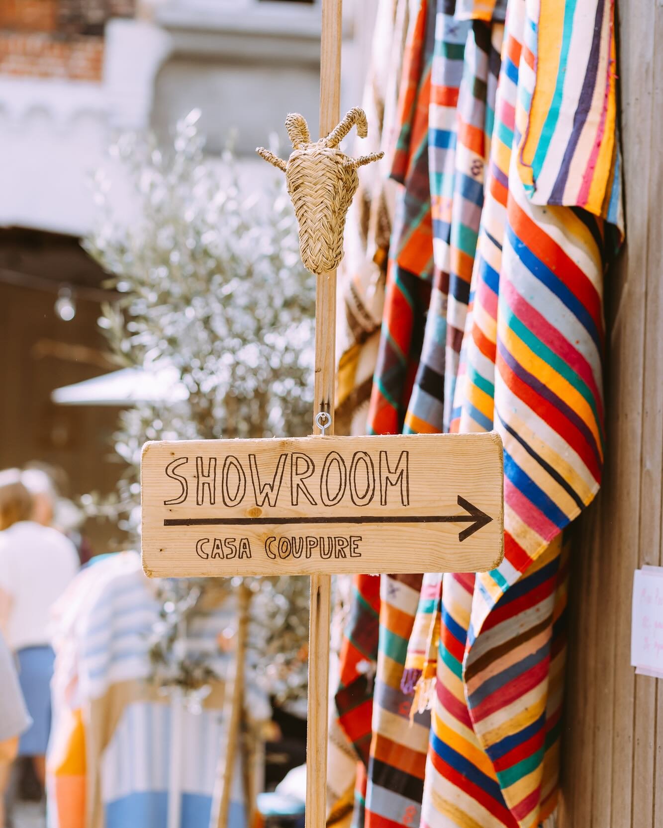 SHOWROOM OPENING TIMES, come and say hi 👋 

🌴woensdag 28 mei: 13u tot 17u

🌴donderdag 5 juni: LATE NIGHT van 16.30 - 21u

We hebben veel in stock: tapijten, kussens, poufs, plaids of zomerse tapijten zoals wij die graag noemen en meer! Alles handg
