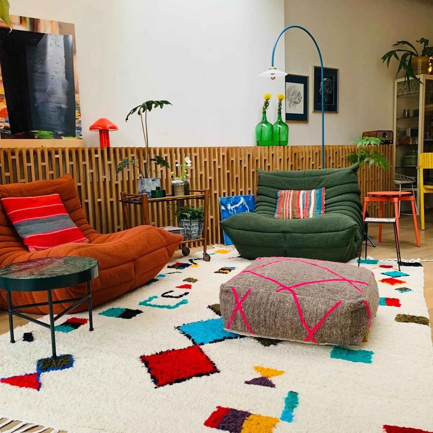 Binnenkijken in andere huizen, vind je dat ook zo leuk? Ben je op zoek naar inspiratie en vind je het leuk om te zien hoe anderen hun interieur met onze spullen hebben ingericht?

Deze VERY HAPPY CUSTOMERS laten ons binnen en tonen dat er voor elk in