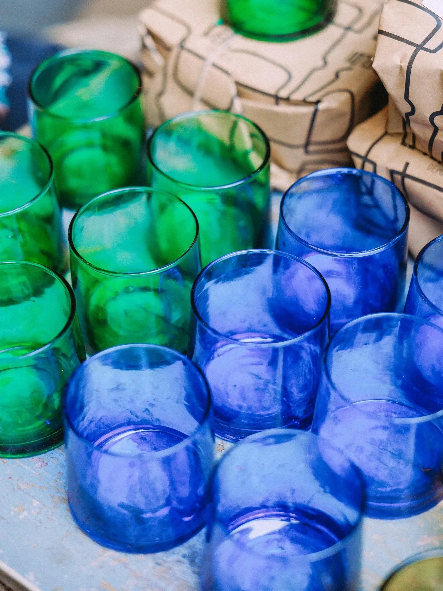 Nog op zoek naar iets voor onder de kerstboom? Stuur een berichtje en kom eens langs in onze showroom in het centrum van Gent. Perfect te combineren met je kerstshopping in de binnenstad. (Hier parkeren en te voet naar de stad, ideaal!) 

Zeker welko