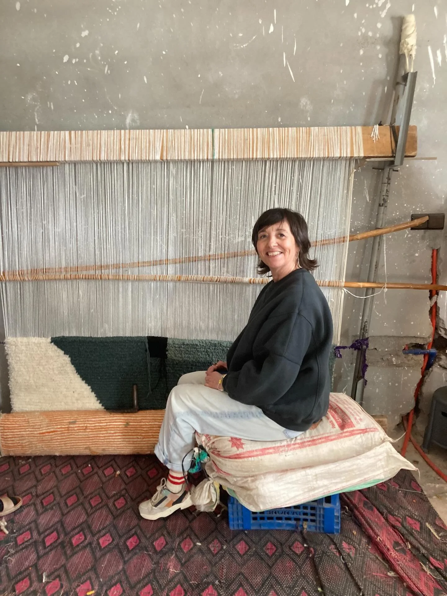 Visiting the women die onze tapijten knopen is altijd &eacute;&eacute;n van de hoogtepunten van onze Marokko reis. De meisjes leren dit al op jonge leeftijd en het is een traditie en een kunst die van moeder op dochter wordt doorgegeven. 

Laat ons z