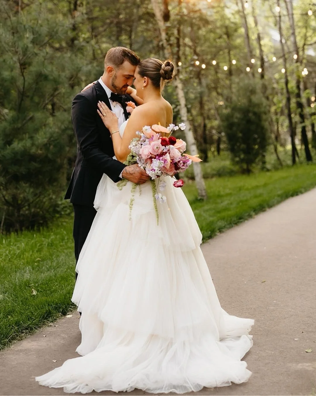 Golden hour ✨
⠀⠀⠀⠀⠀⠀⠀⠀⠀
PHOTO | @lilylancaster 
FLORAL | @ashleyskeieevents 
VENUE | @woodsandcoweddings 
.
.
.
 #HappilyEverAfter #LoveWins #BetterTogether #TogetherForever #ToHaveAndToHold #ForeverAndAlways #JustTheBeginning #WorthTheWait #LoveAtFi