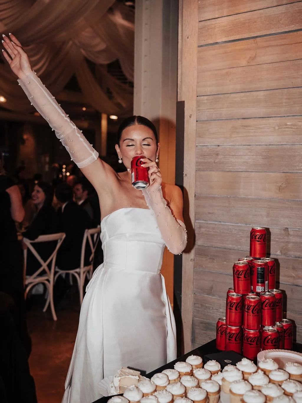 Yes you CAN have a #cokezero tower at your wedding, it&rsquo;s your day! 🥤
⠀⠀⠀⠀⠀⠀⠀⠀⠀
Instagram >>>> reality 😂 I&rsquo;d do anything for @taylormonahan__ though 
⠀⠀⠀⠀⠀⠀⠀⠀⠀
PHOTO @abigailannphoto 
⠀⠀⠀⠀⠀⠀⠀⠀⠀
#minnesotawedding #weddingdetai
