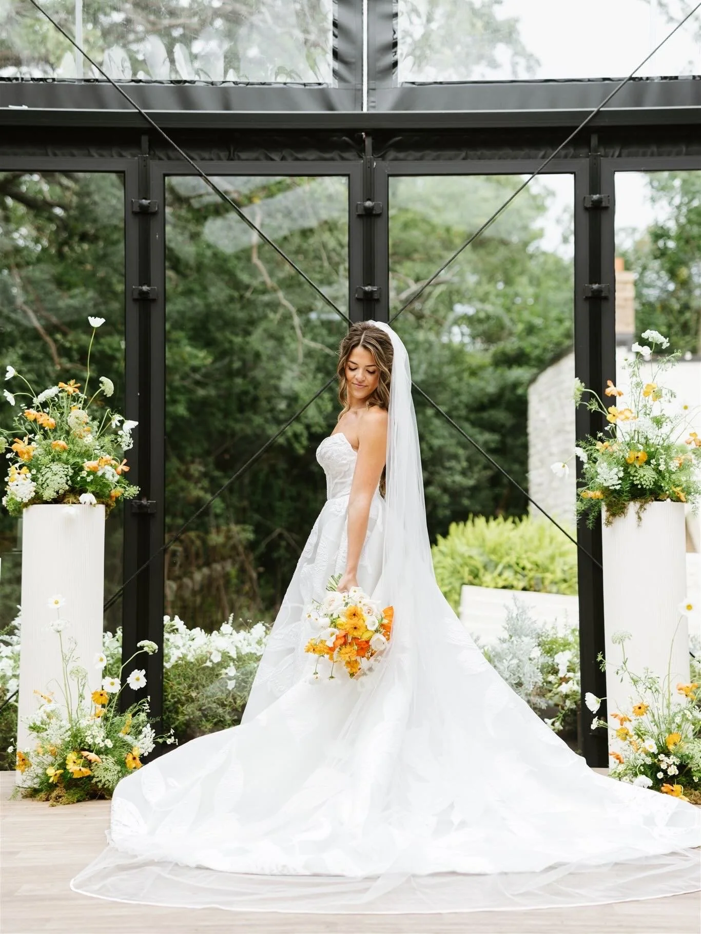 The countdown is on and it feels like a race to the finish line of where your personal life ends and your hospitality one begins. Lacing up our shoes because wedding season *officially* starts in the morning 🏁 Let&rsquo;s go! 
⠀⠀⠀⠀⠀⠀⠀⠀⠀
Craving drea