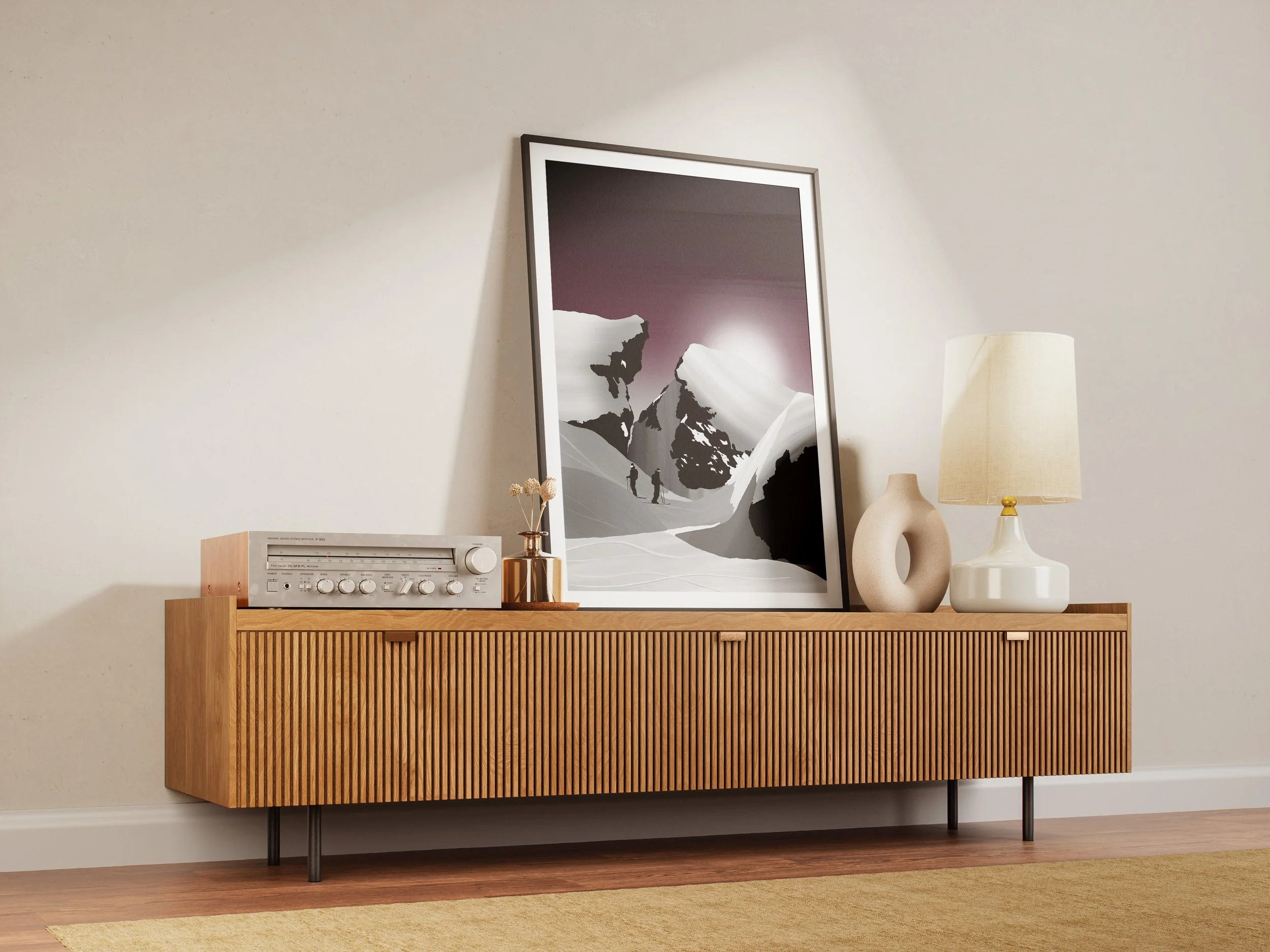 Deux skieurs dans les Alpes françaises enneigées en hiver.