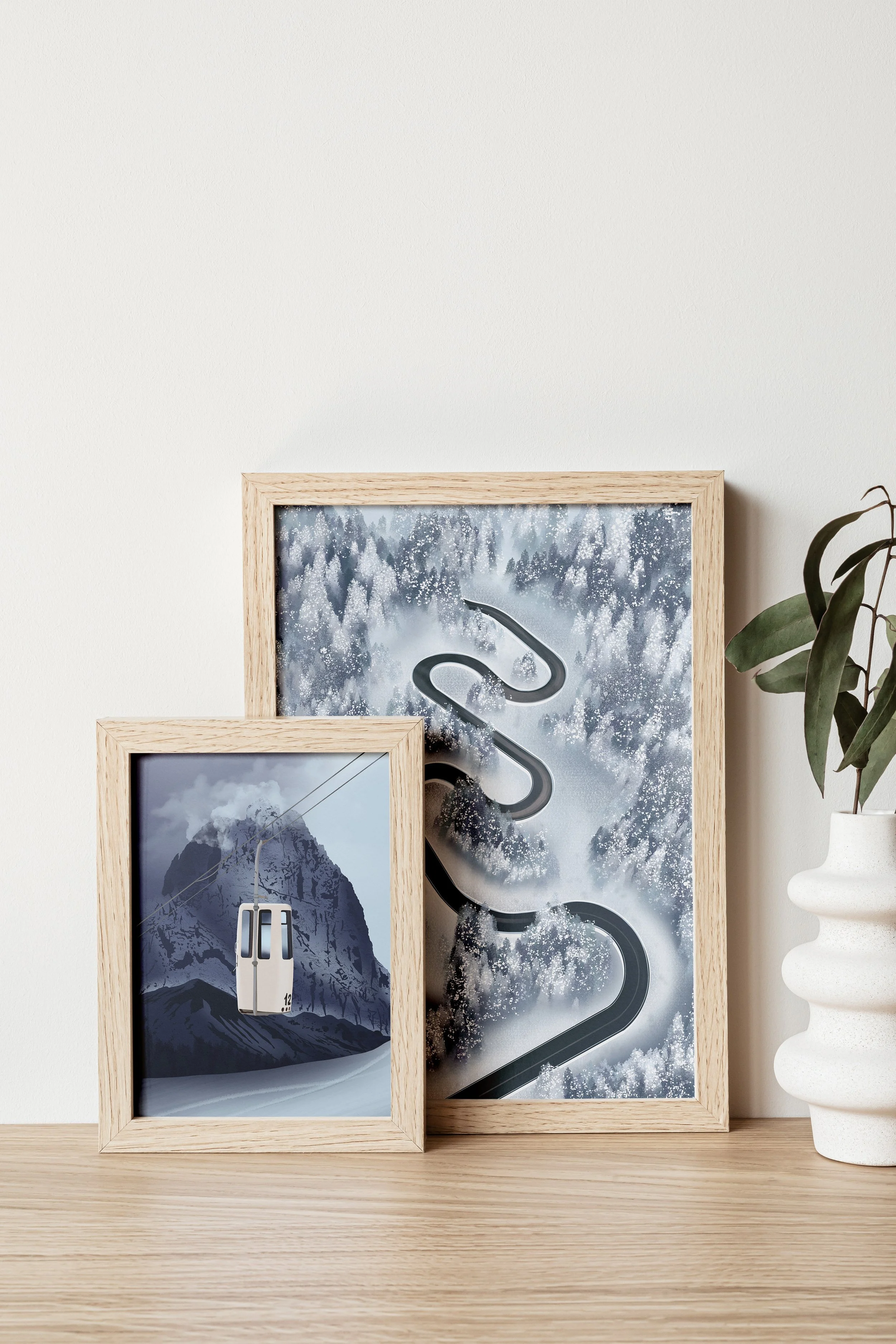 Illustration d'une route enneigé dans les Dolomites en Italie.