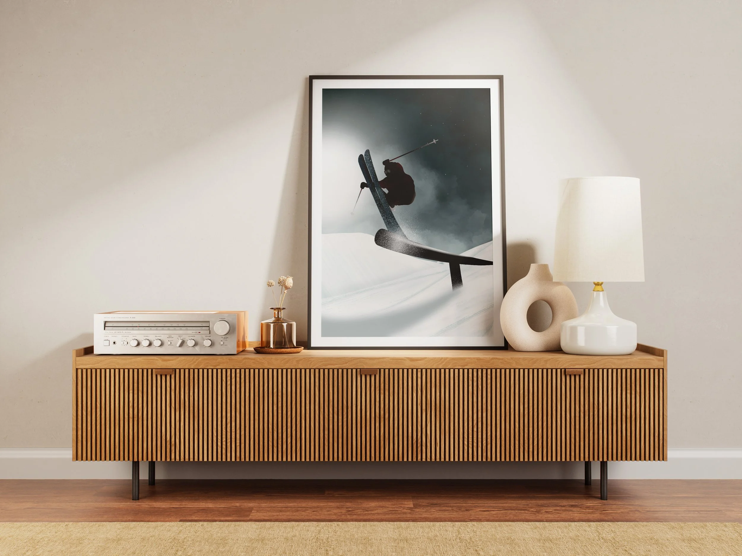 Skieur freestyle exécutant un trick sur un rail enneigé.