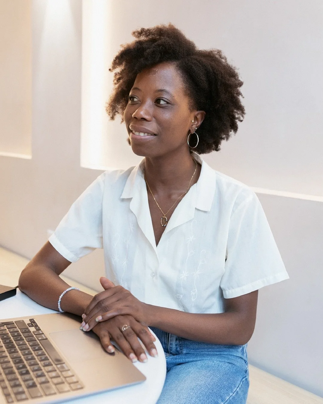 Quand j&rsquo;ai commenc&eacute; en tant que graphiste ind&eacute;pendante, j&rsquo;ai longtemps eu du mal avec les retours clients.

Pour moi, un retour, c&rsquo;&eacute;tait forc&eacute;ment quelque chose de n&eacute;gatif.

&Ccedil;a me travaillai