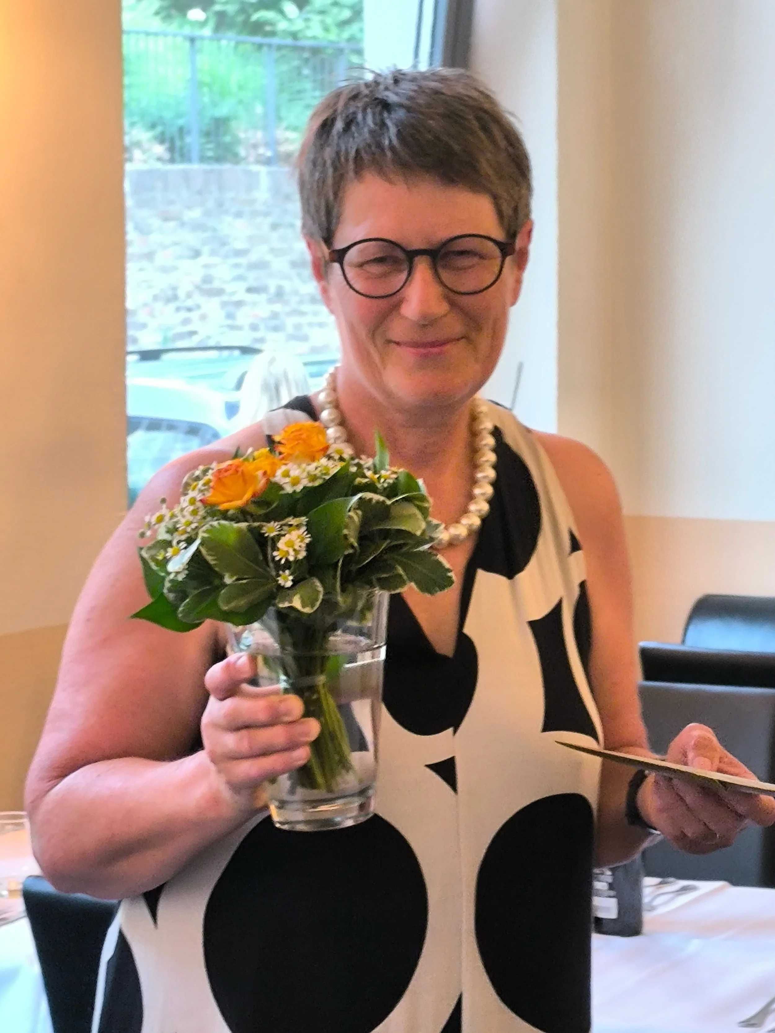 Nach 11 Jahren hei&szlig;t es Abschied nehmen 💙

Liebe Birgit,

seit dem 1. Dezember 2015 warst du f&uuml;r die Bauinnung Ulm-Biberach und die Fliesenlegerinnung Ulm im Einsatz &ndash; ob bei Sitzungen, Mitgliederversammlungen, Innungsreisen oder de