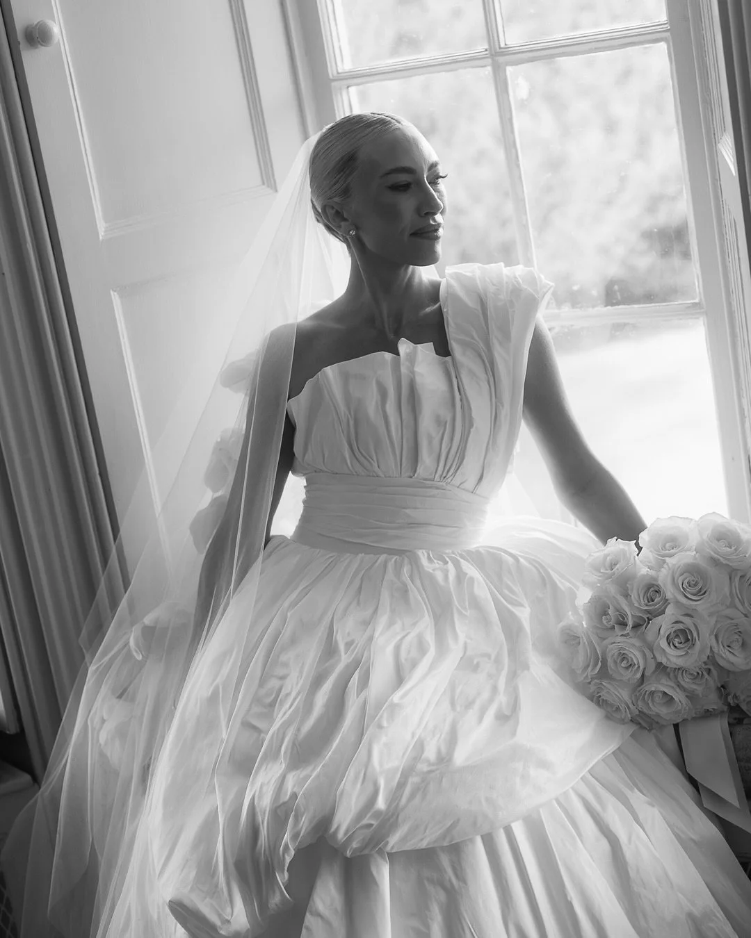 My brides, they just get it 🔥
A moment for this masterpiece of a dress by Irish designer @darla_haute_couture , hand crafted in Dublin. I loved how effortlessly Gemma could move in it, the gown was so lightweight and comfortable all day, I was genui