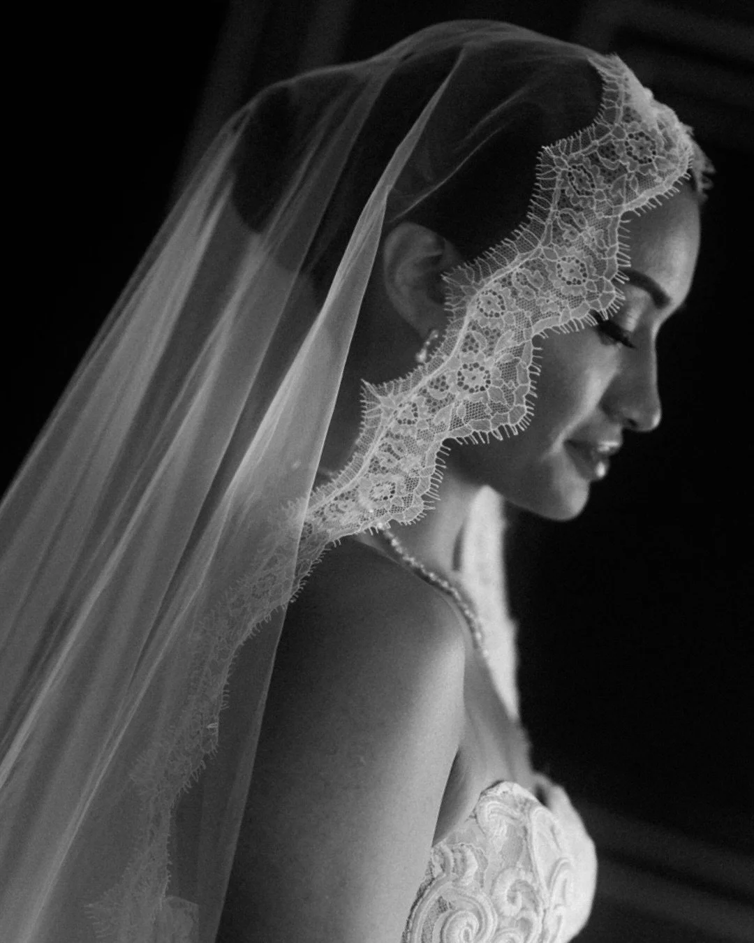 New entry in my journal now live 🤍 how to choose the perfect veil for dramatic, editorial portraits 📸 I hope this helps bring you inspiration for your wedding, you can read the full blog post on my website, link in bio.