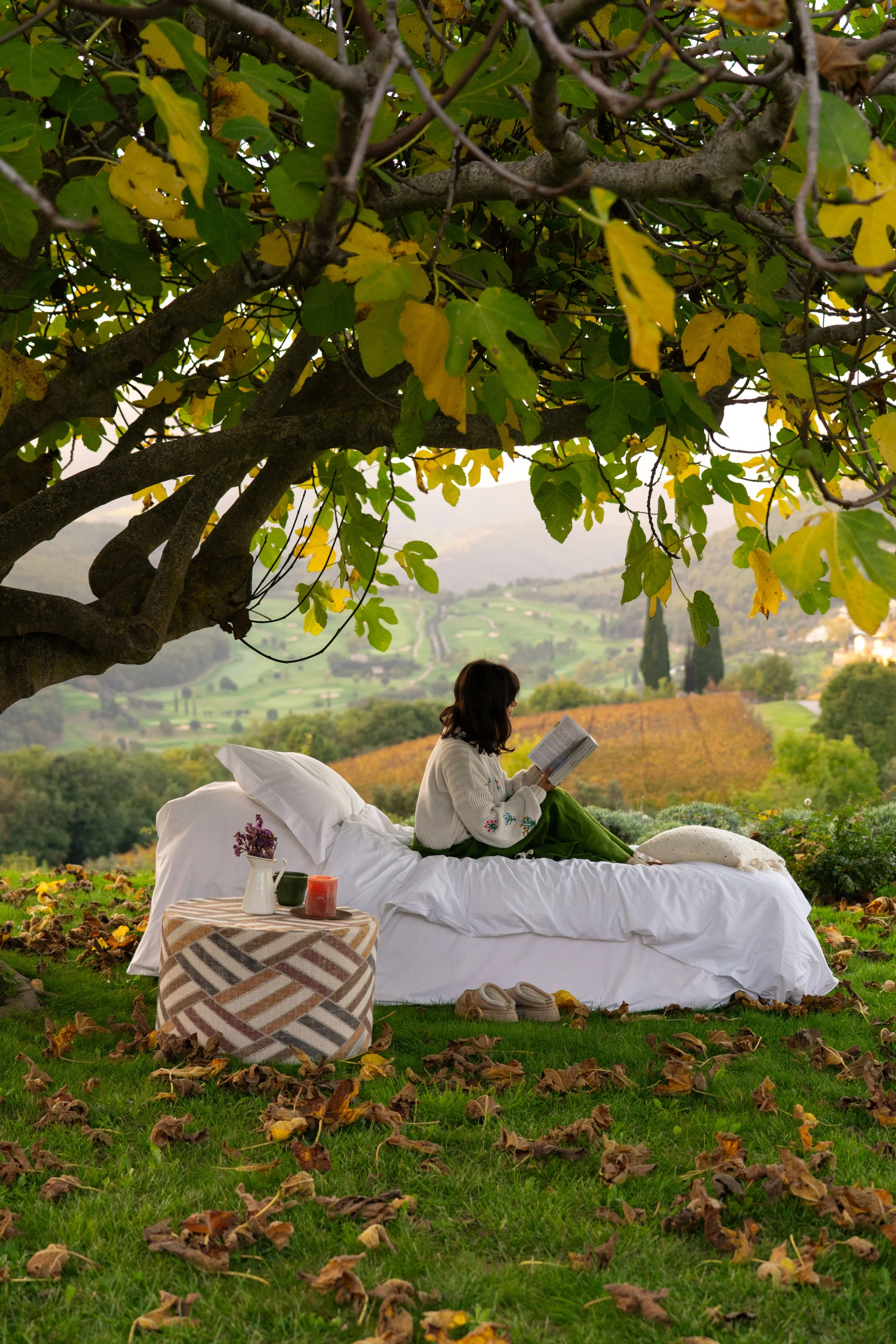 TenutadiMurlo_ResortHotel_Perugia_Umbria_Italy_067_OutdoorBed.jpg