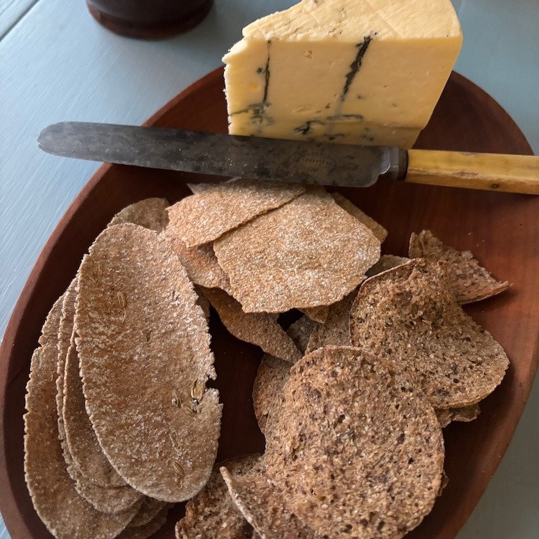 Kex, grissini, surskorpor &ndash; Vi bakar med kulturspannm&aring;l
Datum: l&ouml;rdagen den 24 januari 10-15, Axxells undervisningsk&ouml;k i Karis
Kursl&auml;rare: Klaus Ittonen, T&ouml;l&ouml; bybutik
Avgift: 50 euro f&ouml;r medlemmar 60 euro/ick