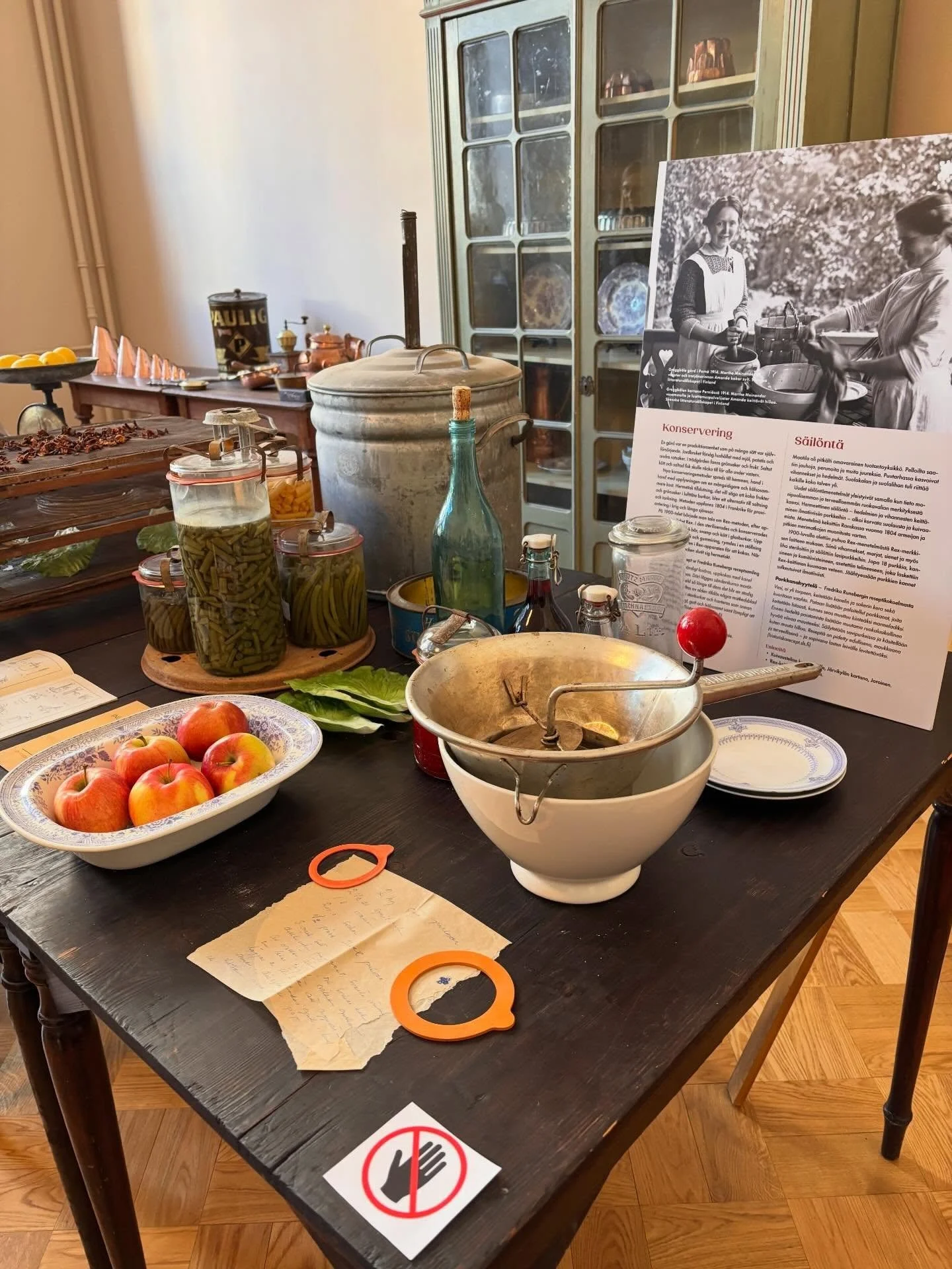 Alla tiders mat - Ruokaa kautta aikojen
En kulinarisk  resa genom seklerna
Riddarhusets utst&auml;llning &auml;r &ouml;ppen 10-19.4 i Helsingfors. 
Matkultur. Vackra dukningar och interi&ouml;rer. Textiler, k&ouml;ksredskap och mathantverk. 
#matkult