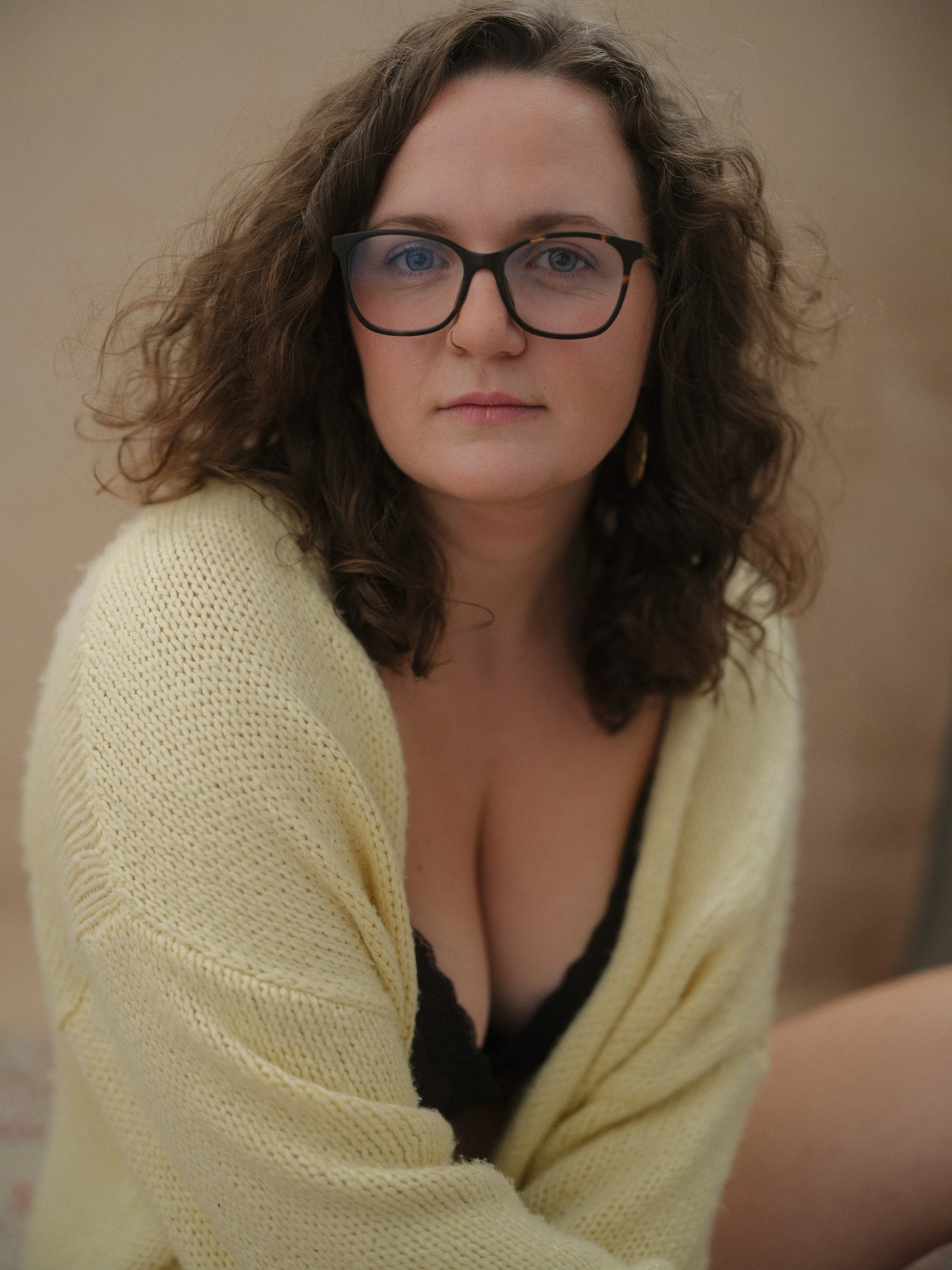 Ich war fasziniert und sprachlos. Diese strahlende, zufriedene, entspannte wunderschöne Frau - das bin ich. Ich konnte das am Anfang garnicht richtig glauben. Ich hab mir die ausgewählten Fotos bei Konstantin am Computer lange angeschaut und konnte n