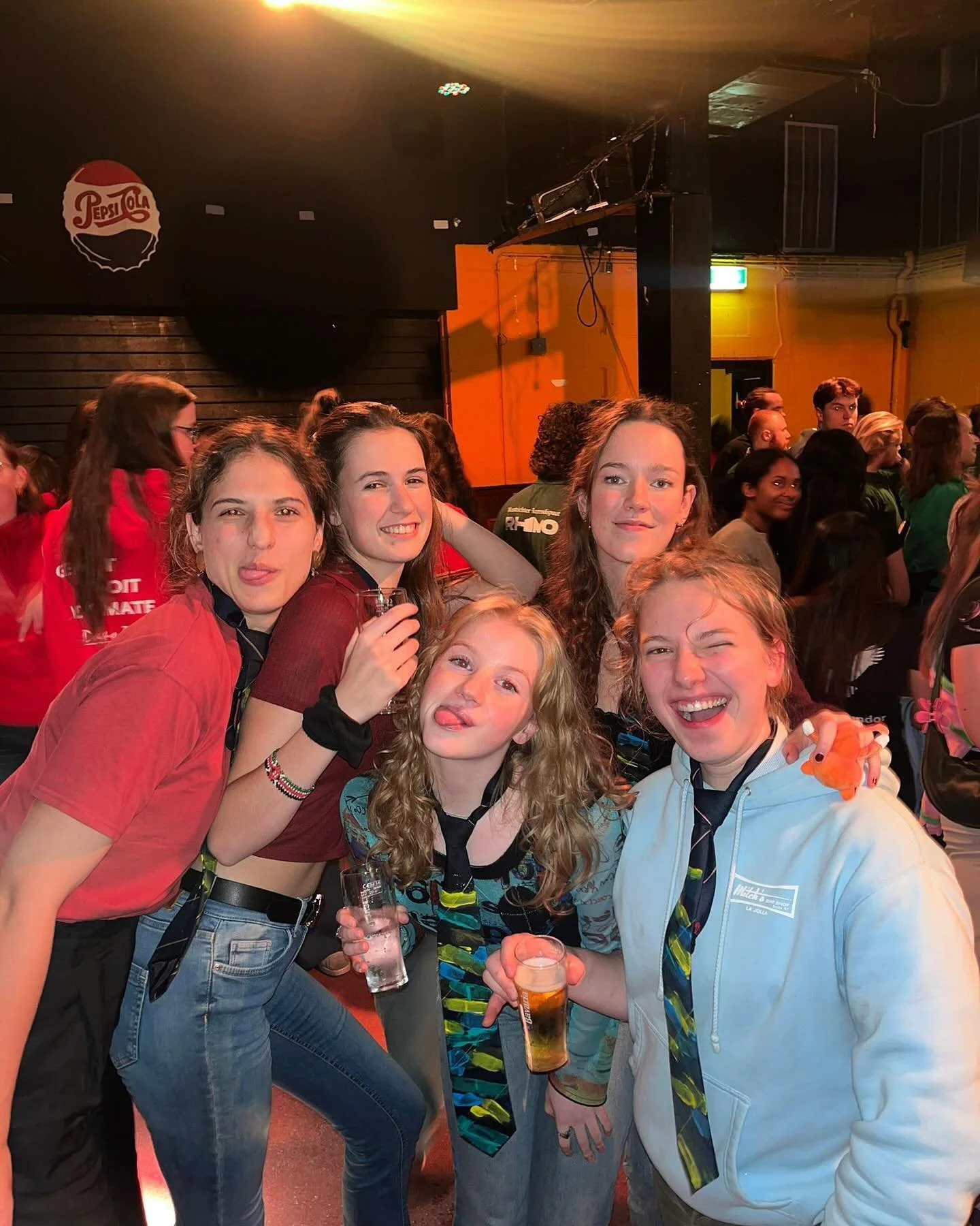 zijn jullie readddyyyy?!! WE HEBBEN ER 5 DWAASJES BIJJ!!! #echtetijgers