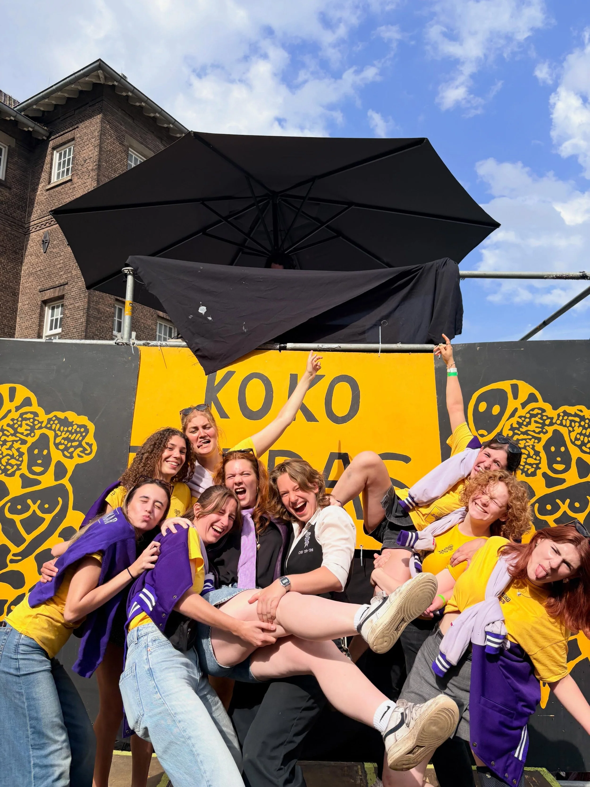 Alle nieuwkomers in Maastricht weer luidkeels verwelkomd!Woensdag zetten we dit weer enthousiast door 💜 🪩 #watzeije? #b&aring;rfinkar #gloeiendheet