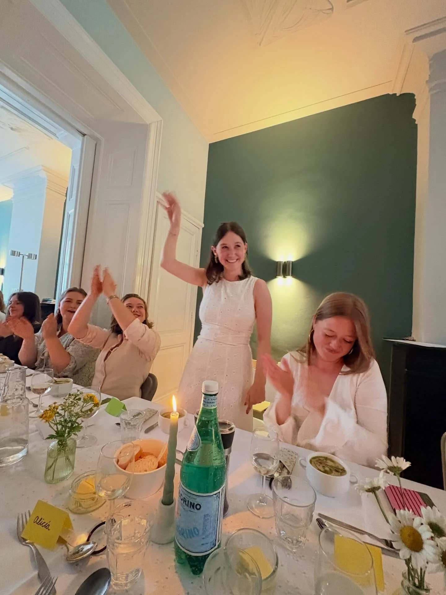 Voor Bel haar 21 Spanje naar U gehaald voor al haar lieve maatjes!! #madelief #vegapaella #deechtesangria #sneldrinken