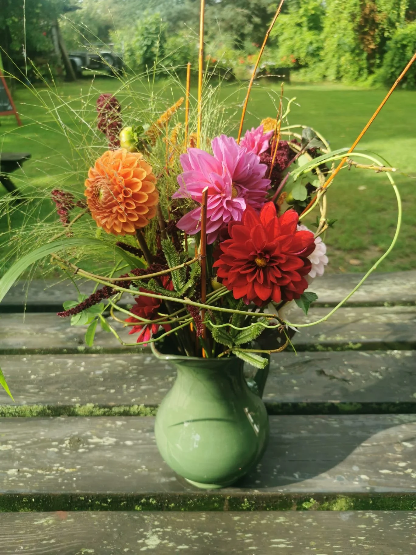 Workshop dahliaboeket in handgemaakte keramiek