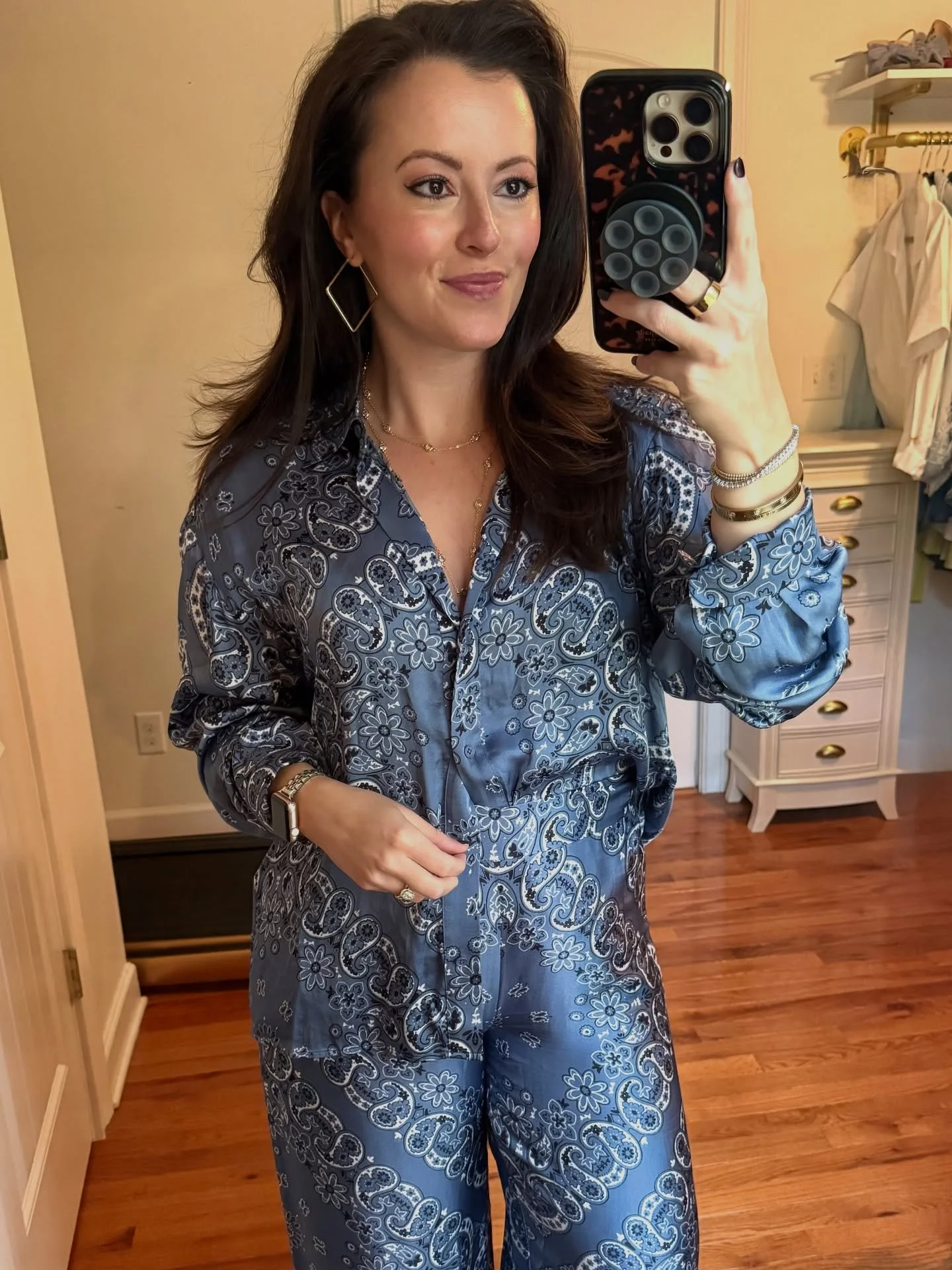 Quite possibly my most favorite set EVER 🤠💙
Excited for a Friday night with friends in our favorite little spot 🎶
🔗 Comment SHOP & I’ll send you the details on this matching bandana print set + others I found!
Fit Note: size up 1-2 in