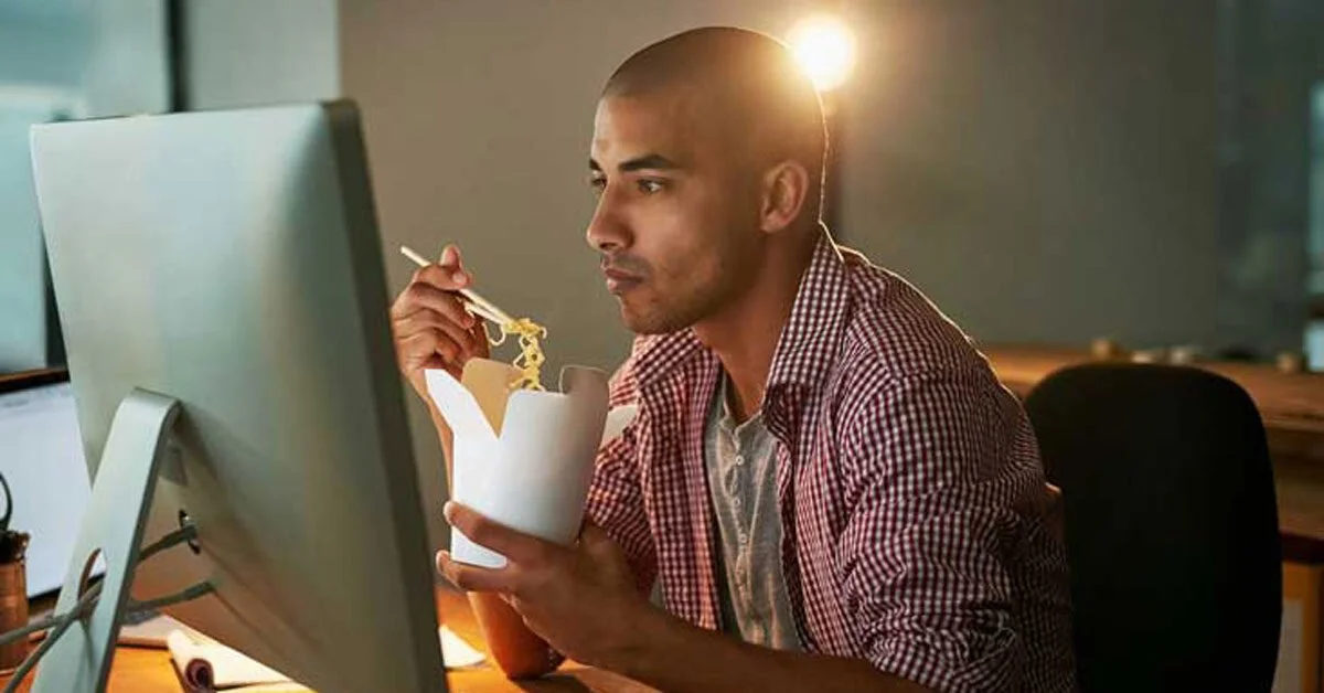 The Reasons Behind Why You Are Eating Mindlessly