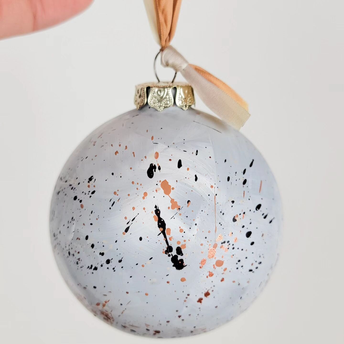 Merry Christmas to all of my art lovers and artist friends! 😊🎄🤍 Wishing you peace and joy this holiday season. 🙏

'Amid the Falling Snow'
Ceramic holiday ornament 
Limited edition
There's only 3 left! 

#jamieleigh_art #merrychristmas🎄 #peaceand