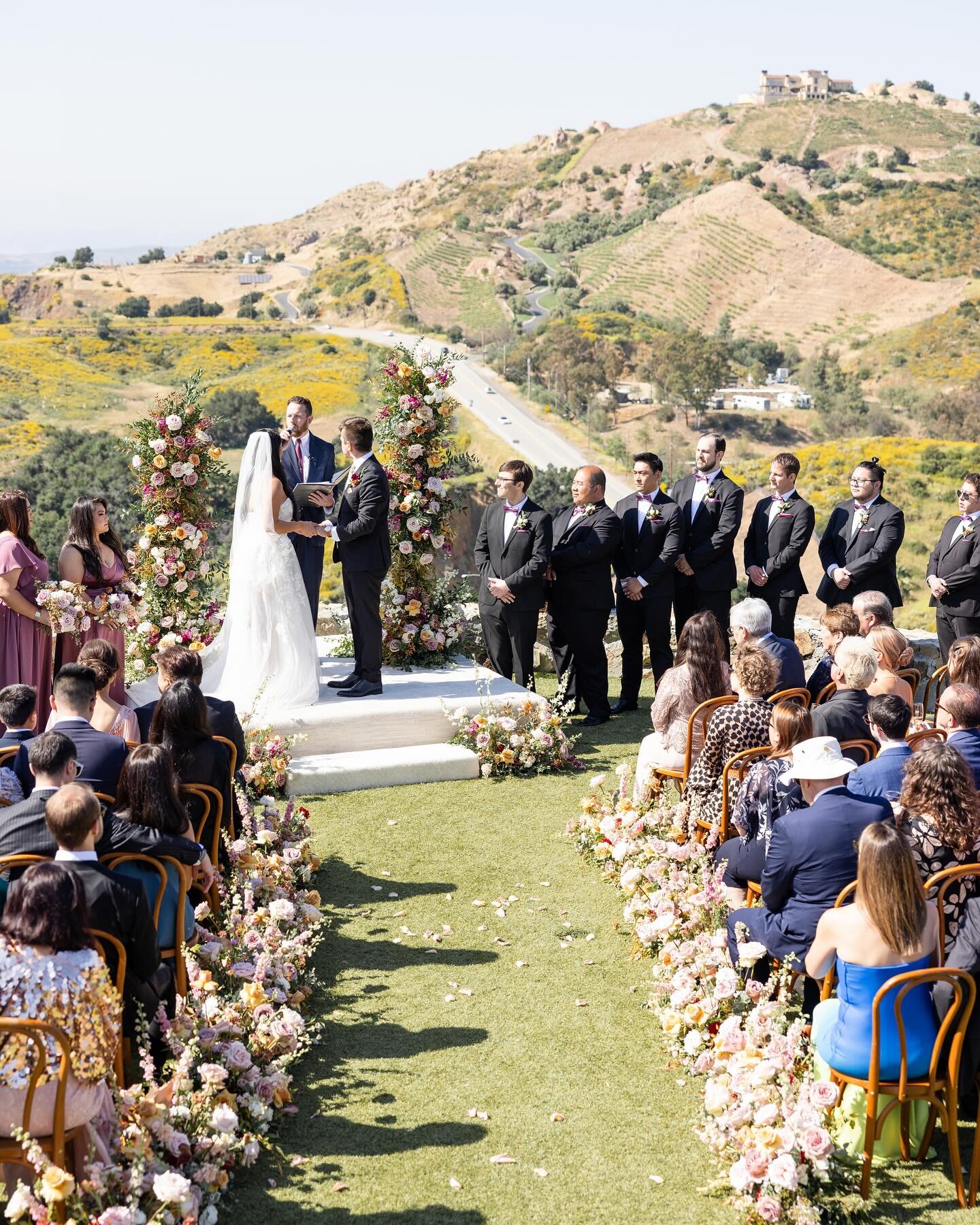 Rolling hills of Malibu. This view doesn&rsquo;t get any better.

Photogragher: @forgetmenot.photography 
Venue: @cielofarms 
Planning: @houseofloveplanning