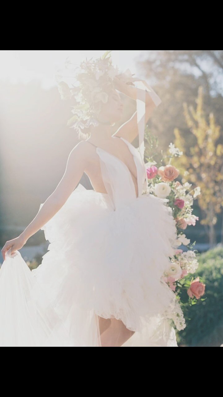 I love my job.
Planning + Design: @Houseofloveplanning
Photography: @Allielindseyphotography
Florals: @DeBloemco @mayeshcarlsbad
BTS: @firstlooksocialwed
Venue: @Monserateweddings
Bar + Ceremony Stage: @Cavalierbars
Arch Tunnel: @Enticingeventrenta