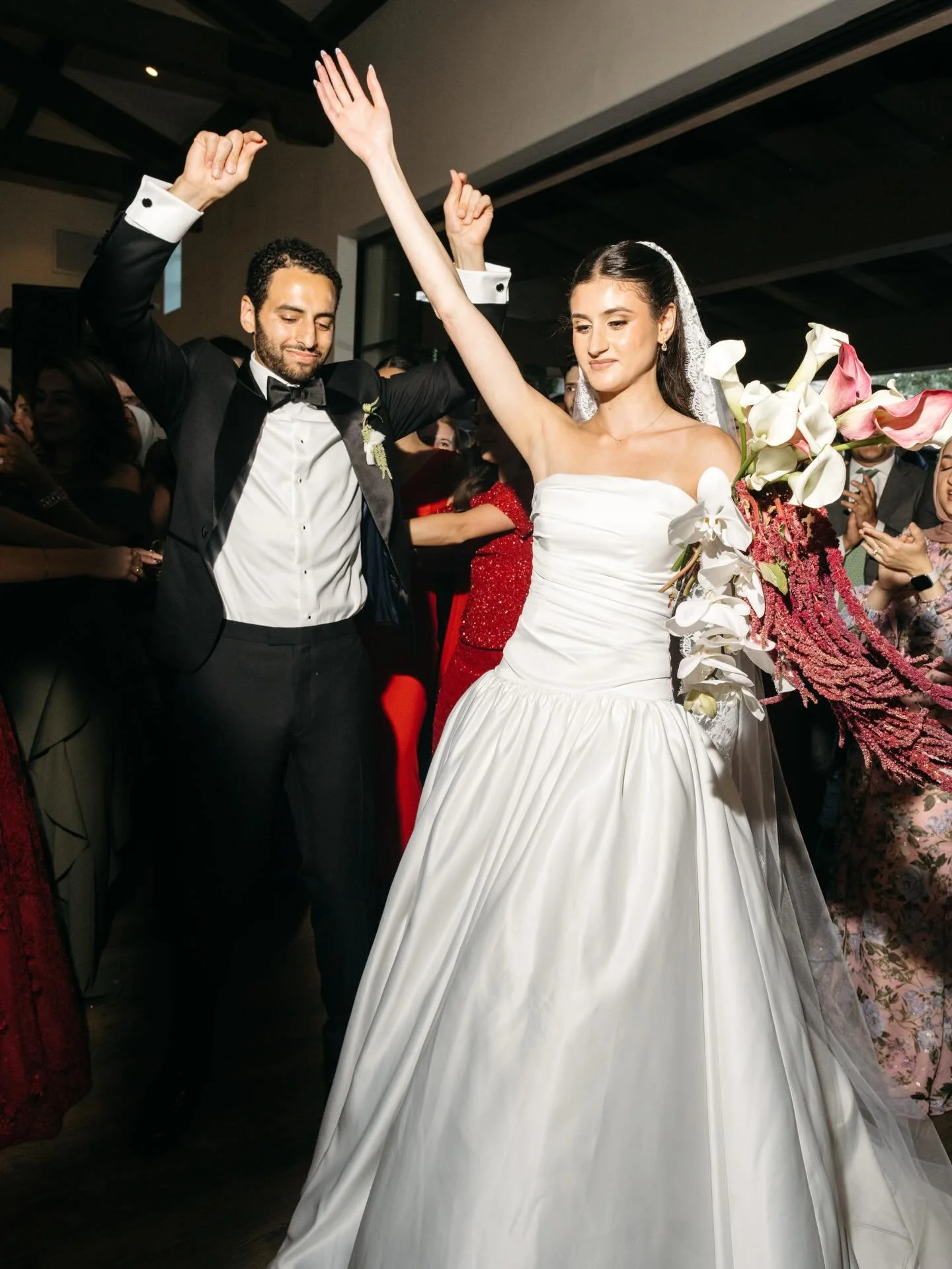 raise your hand if your florist ate 

Venue: @monserateweddings

Planning: @sweetblossomweddings
@weddingswithkylie

Hair &amp; makeup: @facebyraymie

Photo and video: @amariproductions