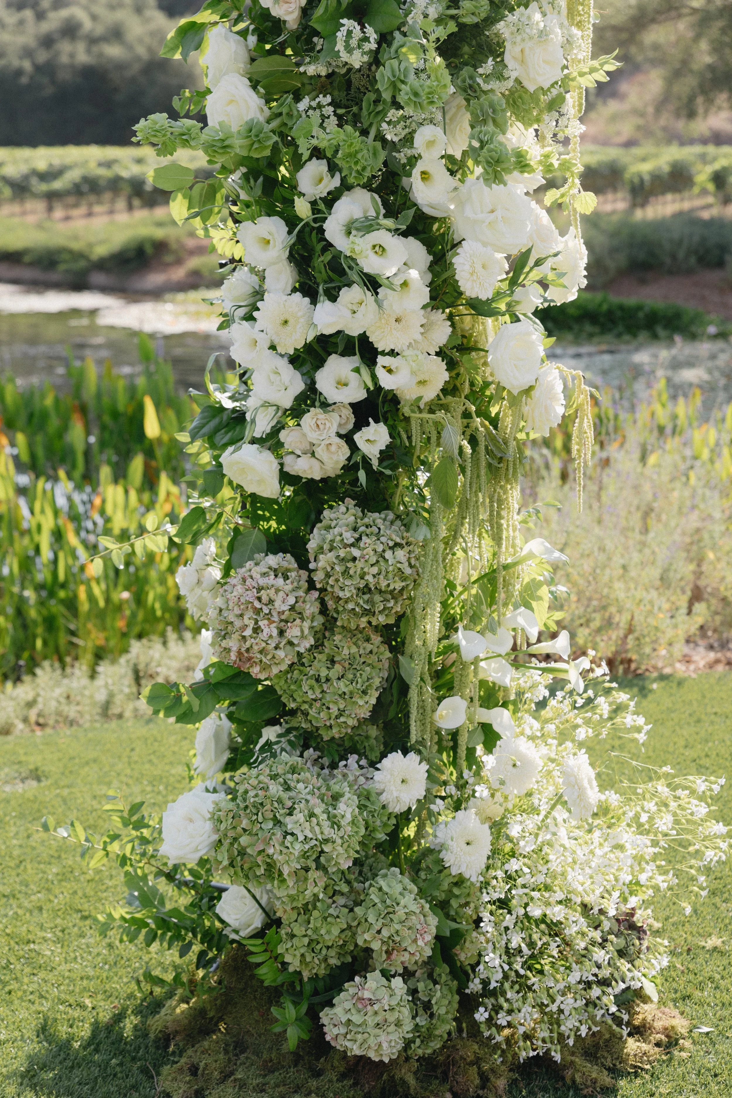 Ceremony Arch Green and White @debloemco