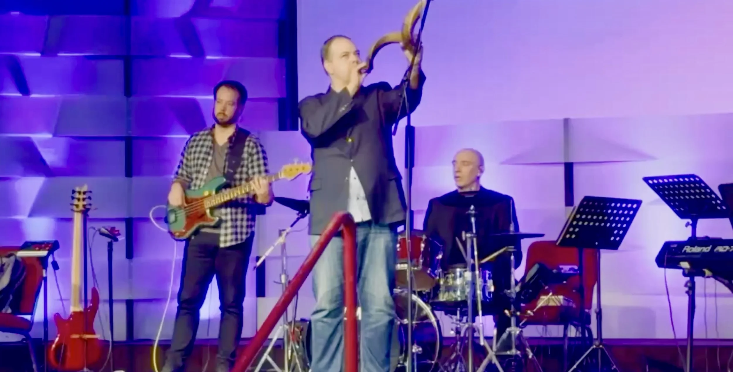 Sound Shofar Erev Shabbat Messiah’s Hope Church