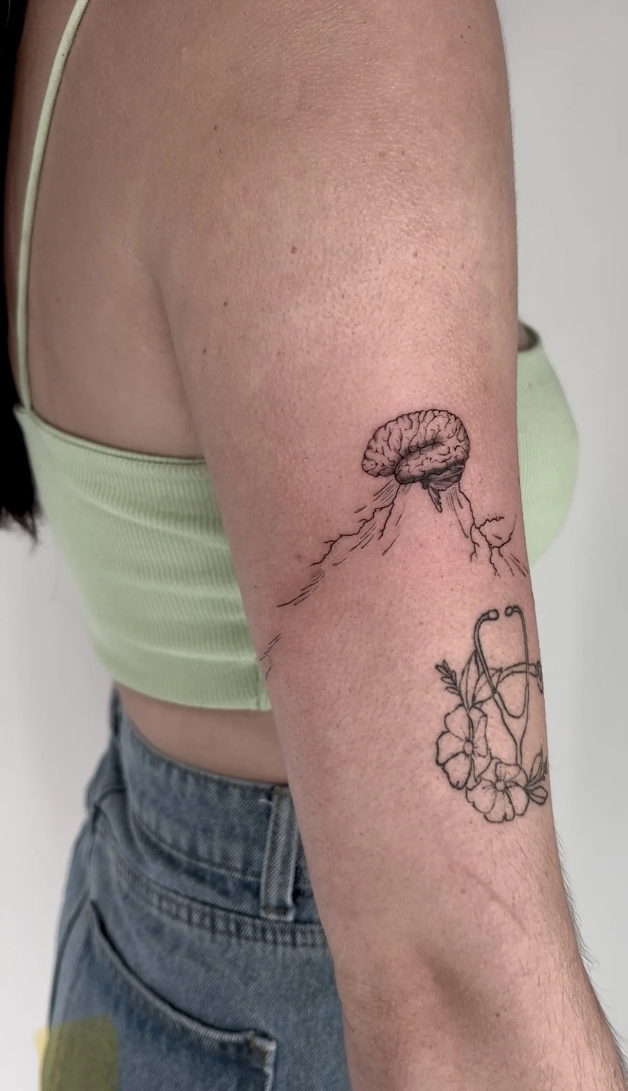 Tattoo of a brain with lightening coming from it.