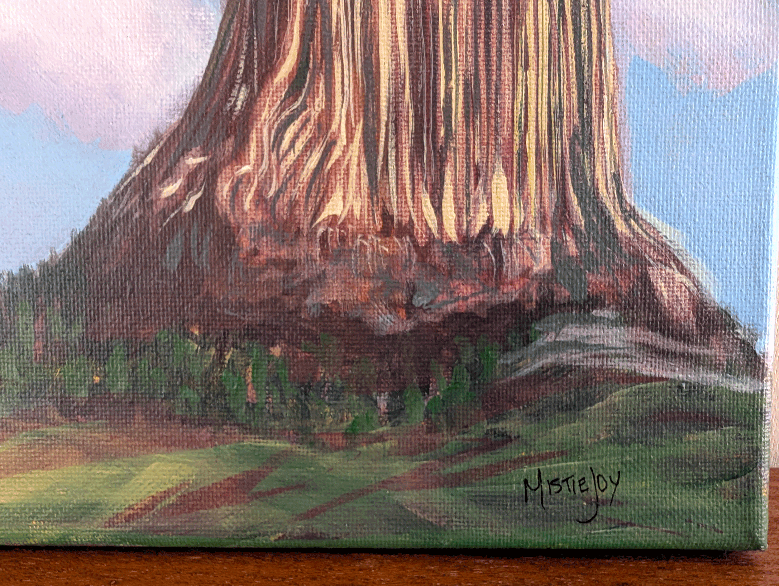 Devil's-Tower-Mini-close-up.gif