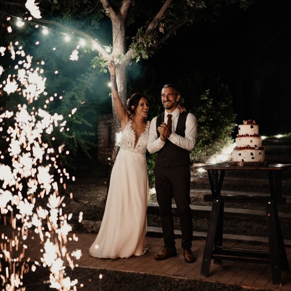 Love me into the night ✨

One of my favorite moment, just after the break of dinner, when the moon comes up, when the flow goes high and all the feelings appears.

@enjoy_la.vie and @tonysoto84 🥰

Coiffure : @marinevdl.coiffure 
Maquillage : @lanaro