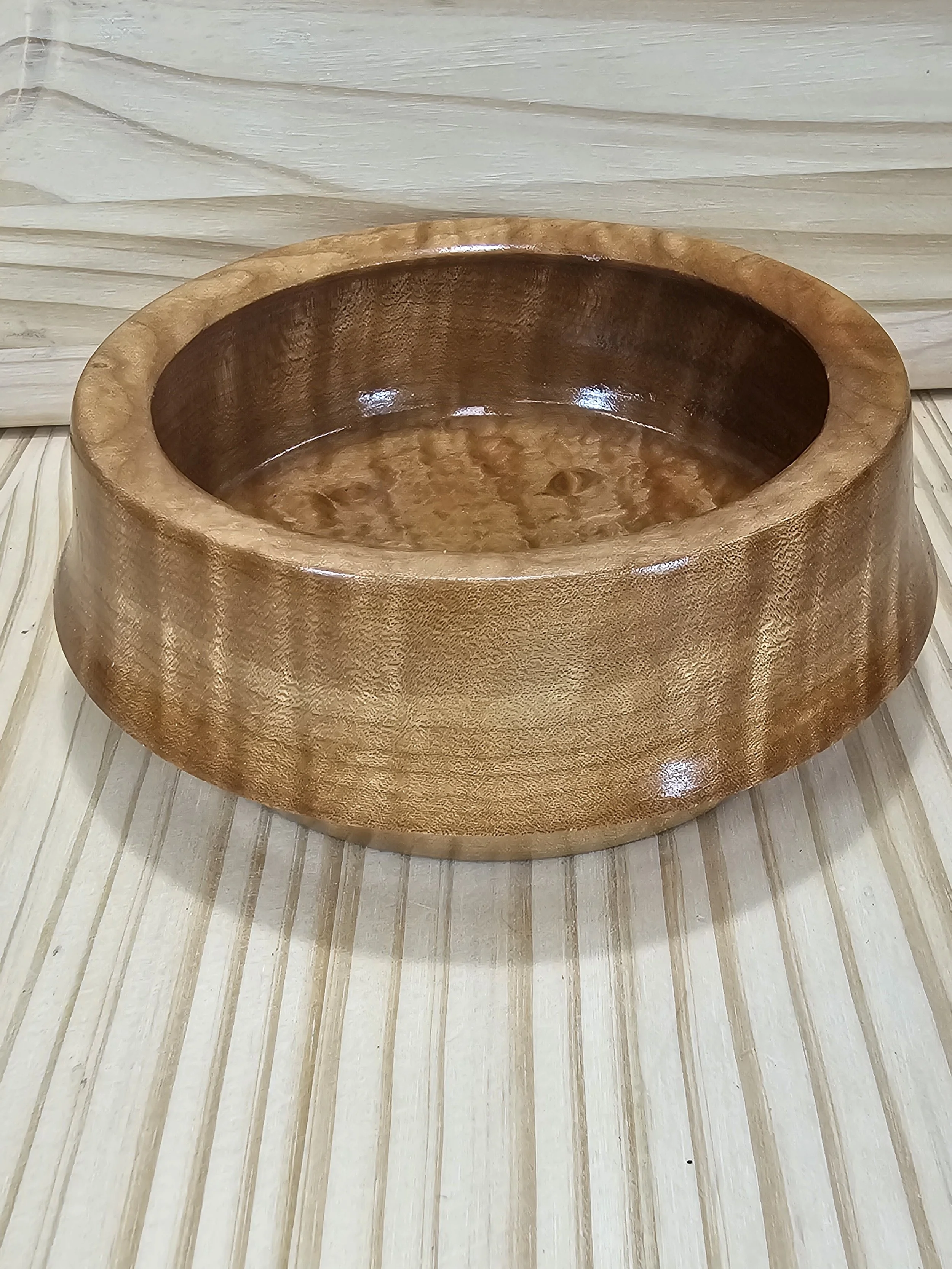Highly figured maple bowl with medium edges