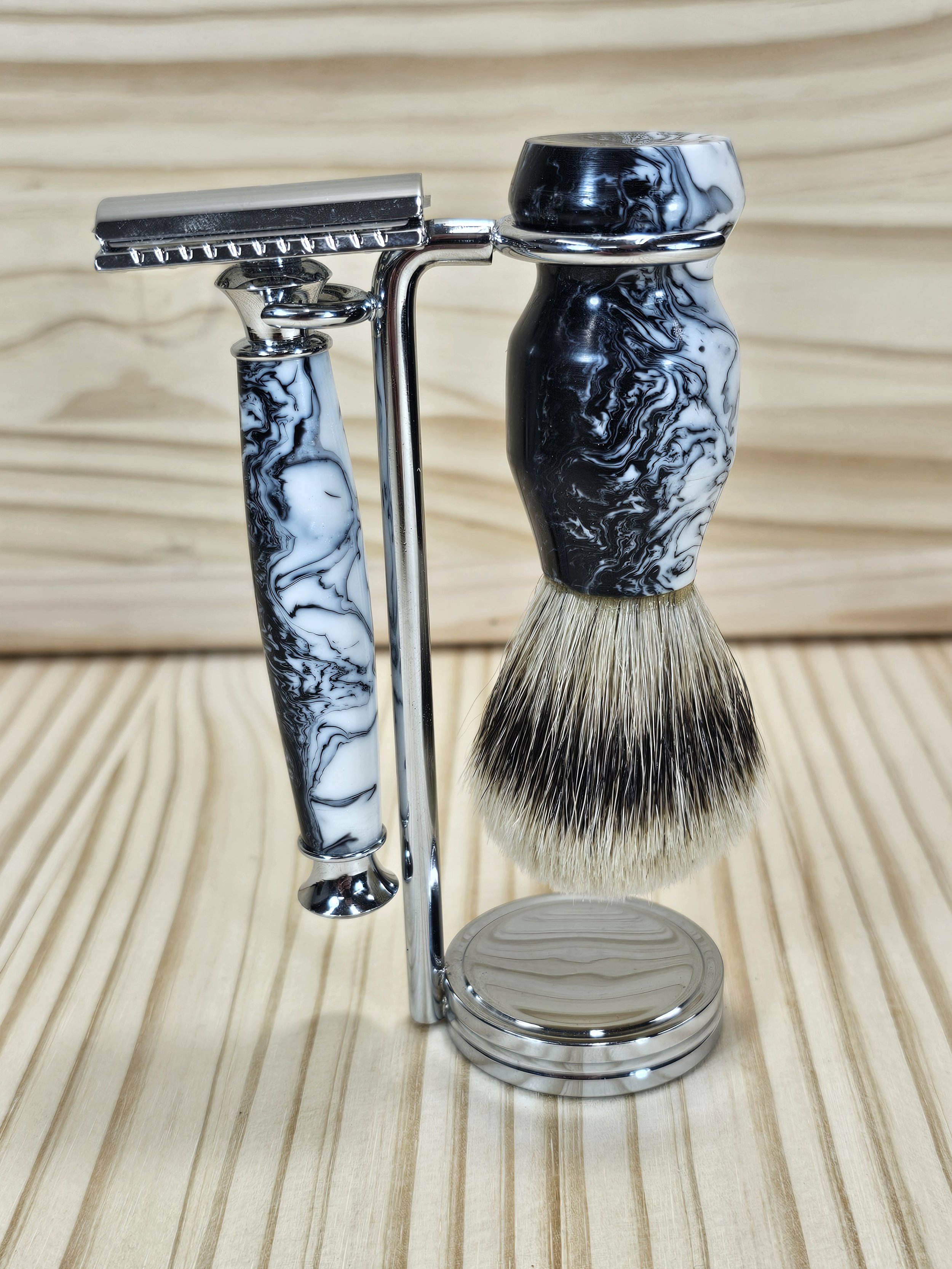 Double Edge Safety Razor & Brush Set with Black & White Marbled Polyresin