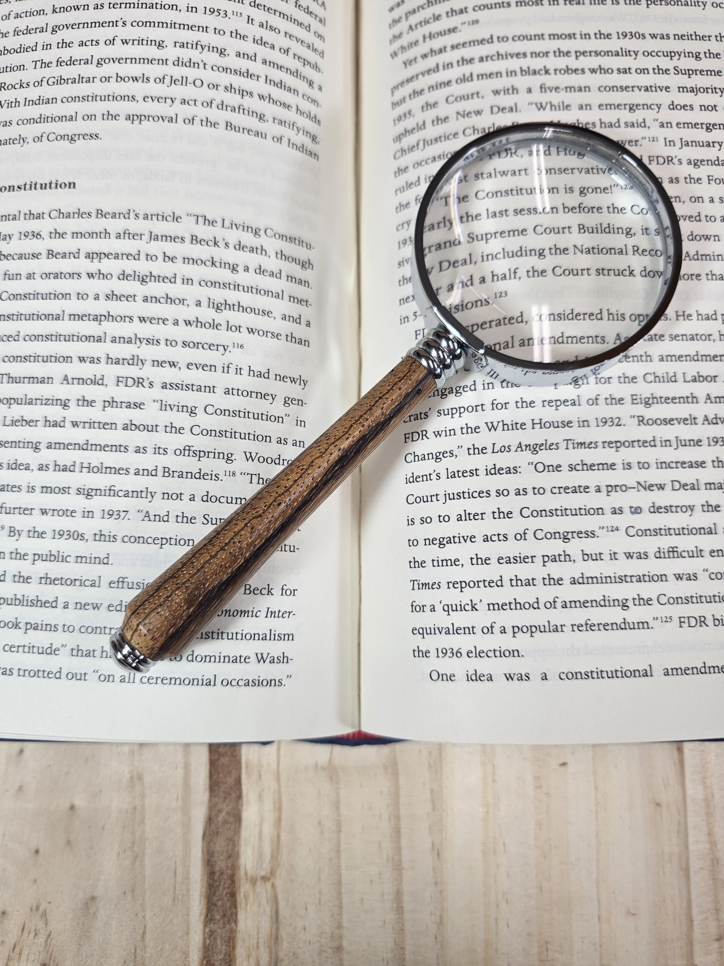 Magnifying Glass with marble wood handle