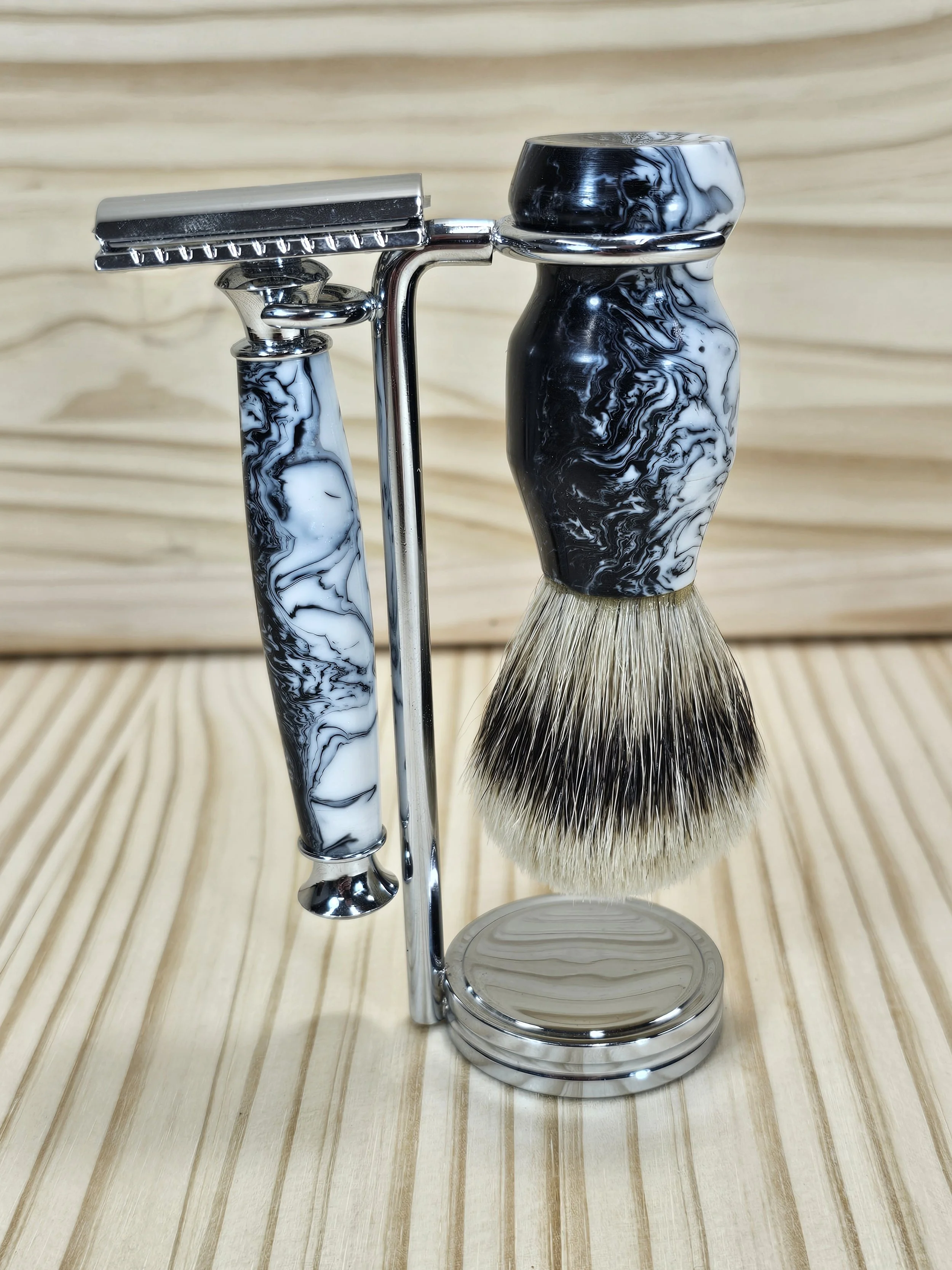 Mach3 Cartridge Razor & Brush Set with black & white marbled polyresin handles