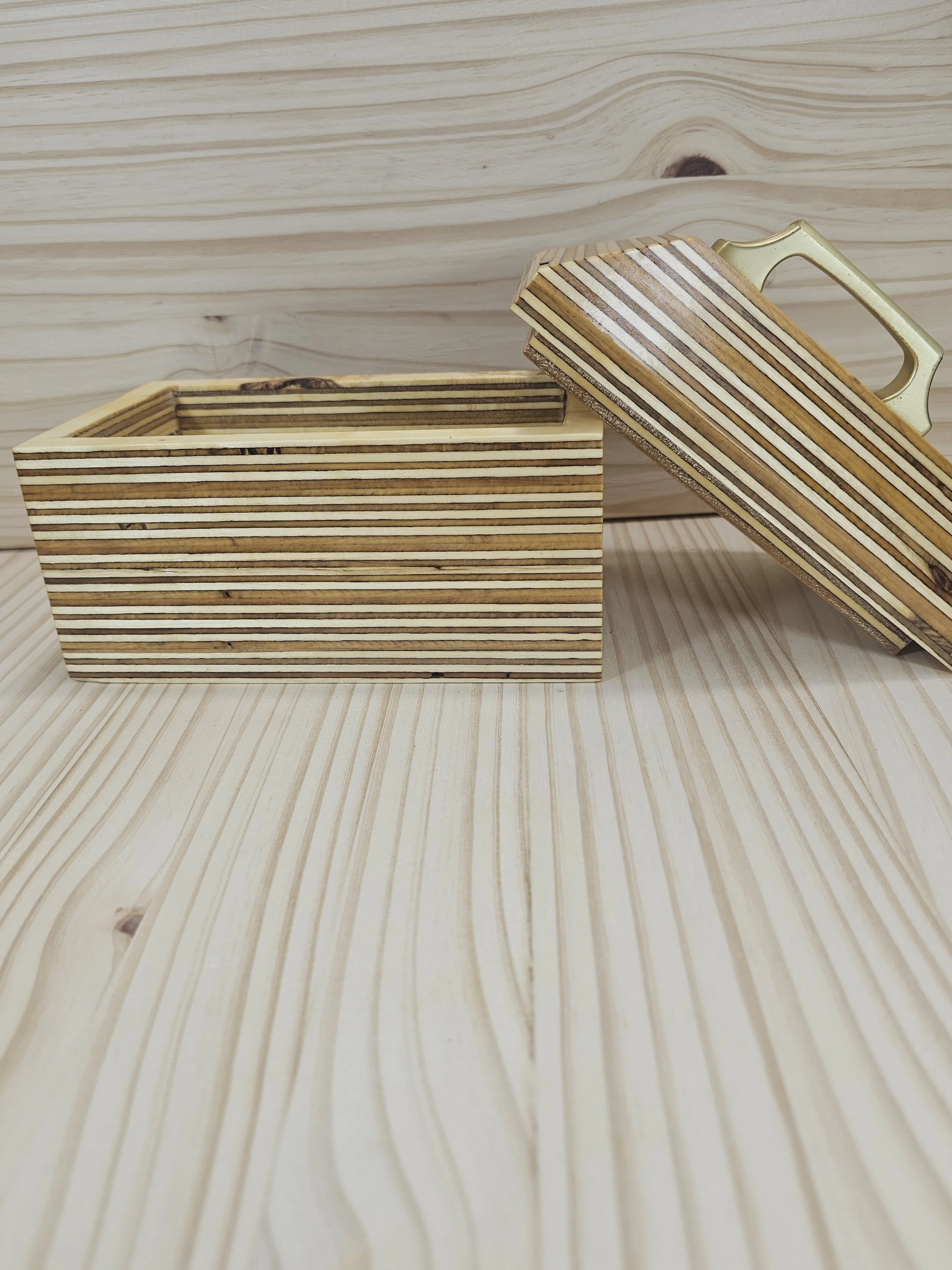 Plywood trinket box with lid