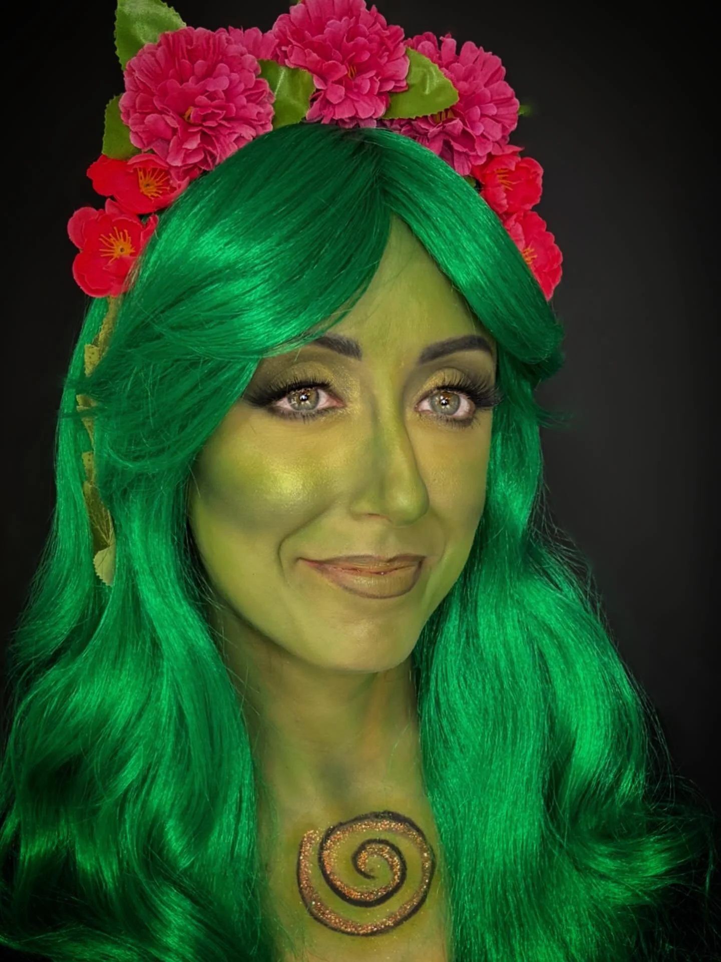 Mariah: &quot;Wow I love this makeup, I should have asked for this look for my wedding.&quot;🤣💚