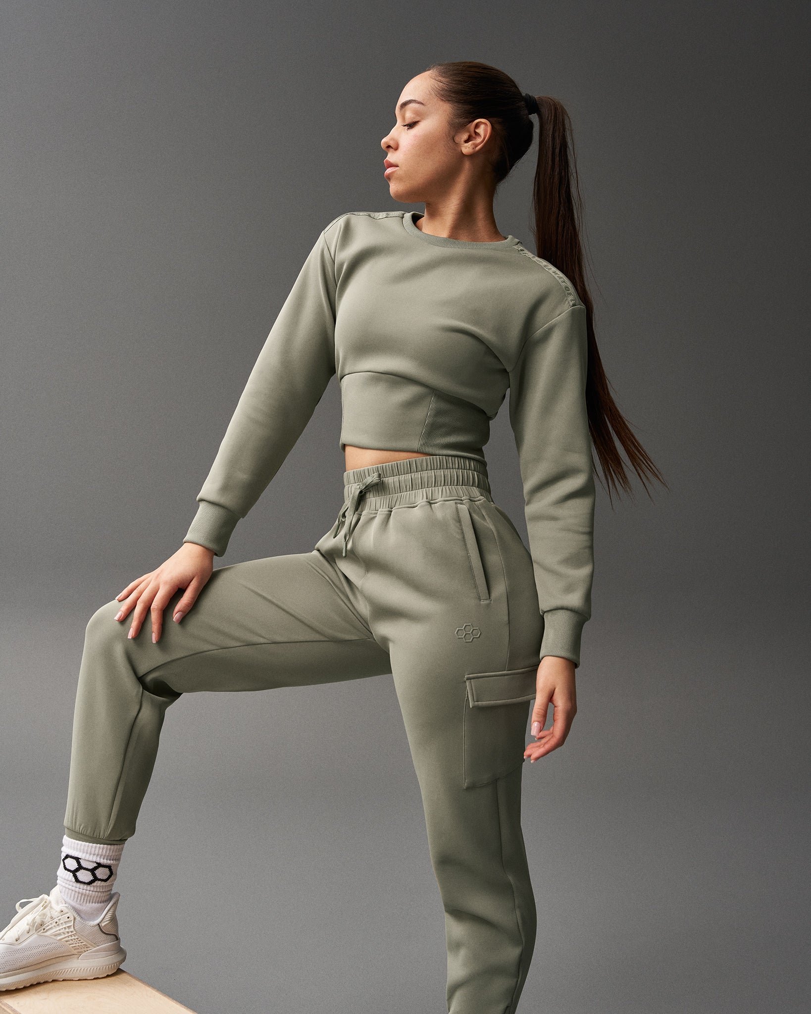 RUDCR1038-W-WOMENS-COOL-FEEL-Fitted-Crew-PUP__Olive_0001_a405c3c4-1daa-41ff-88e0-1b8fe0ef41c4.jpg