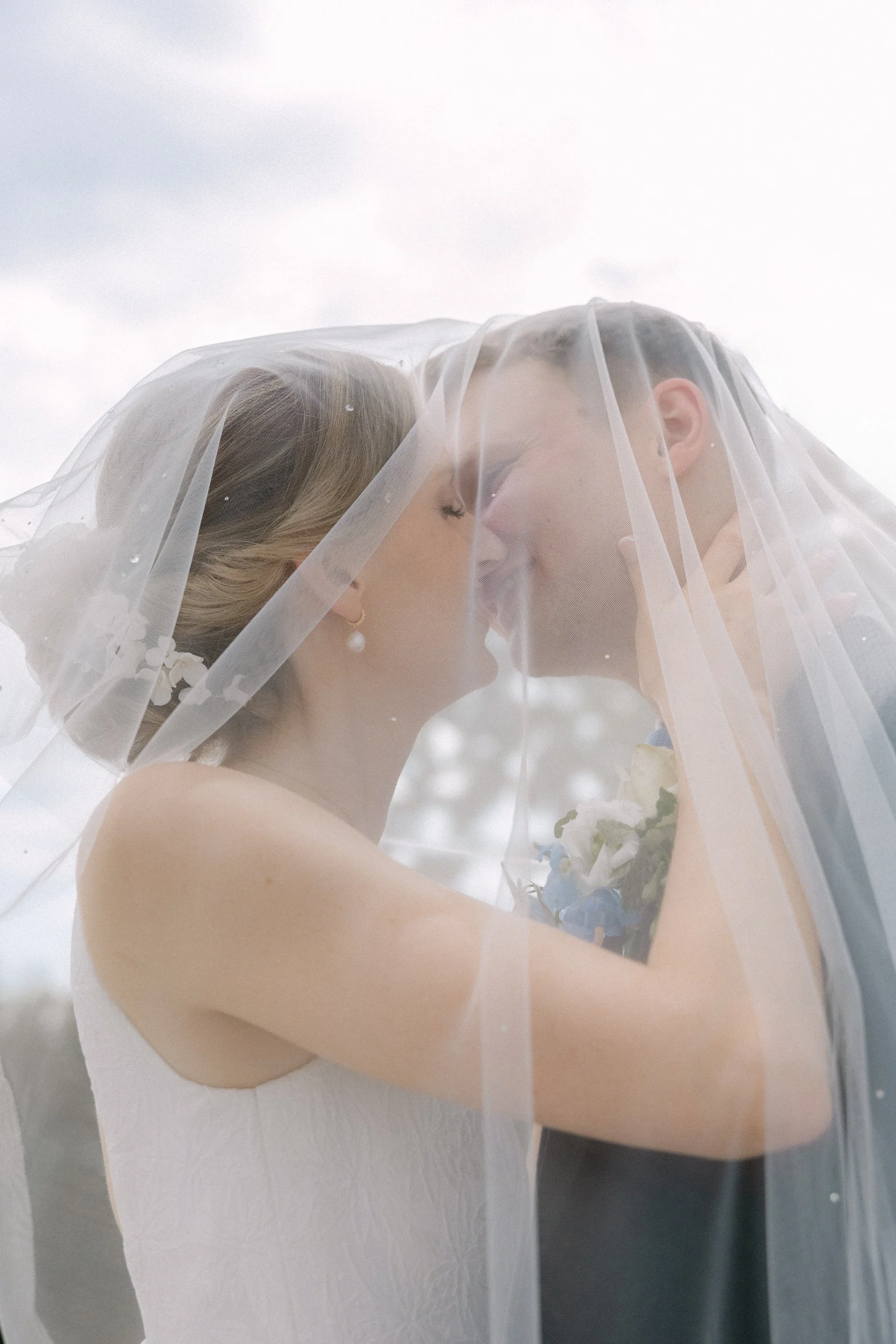 ChloeCaspianTrinityChurchLongbourneEstateWeddingVeil.jpg