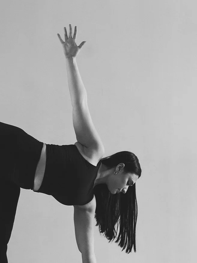 the gift: moving your body
the ultimate gift: sharing that with people you love

💜 photos for @nikkiscott_yoga and @vanessascottyoga &mdash; catch their classes at @barre_coast ☀️