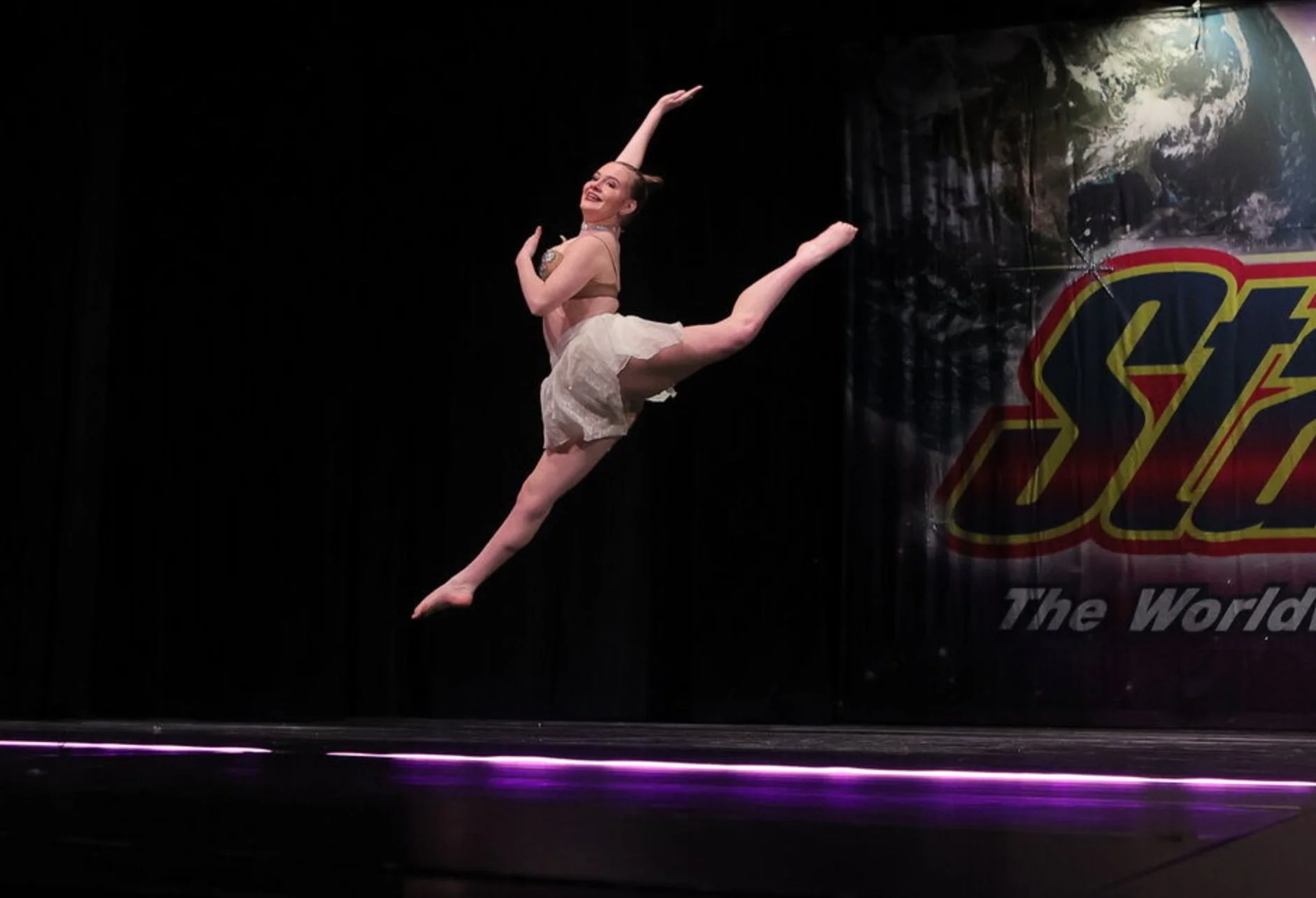 Master Your Leaps Tuesday  6:30-7:00 Ages 12-18 (30min)-S2