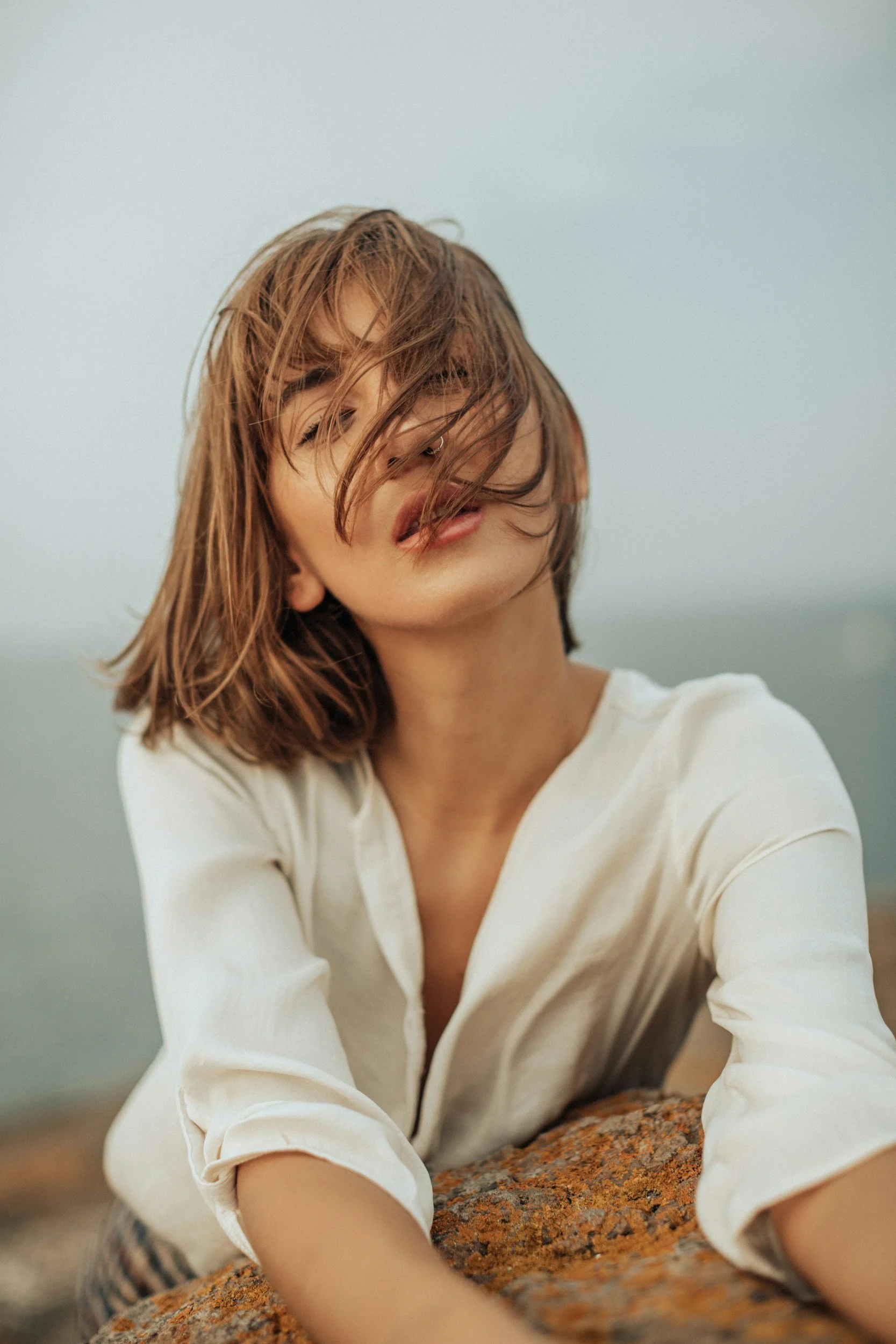 spring hair trends women natural waves