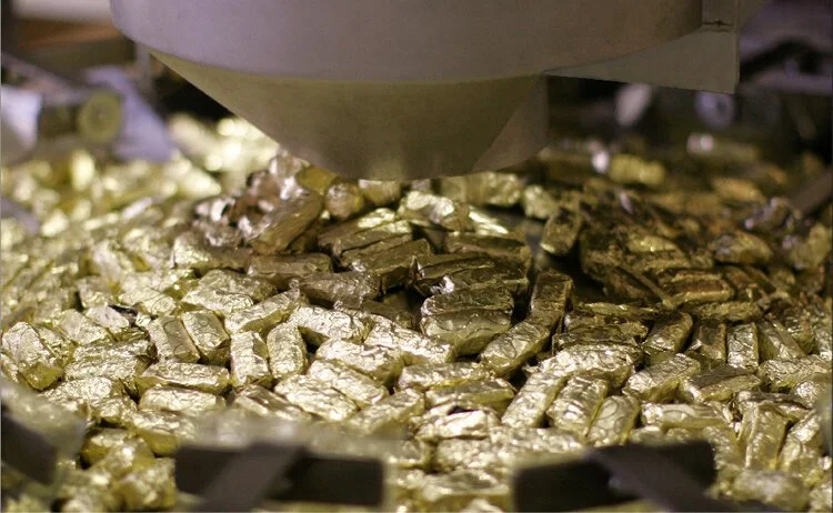 Brown & Haley produces 400,000 lbs of Roca® daily in the early 1980’s.