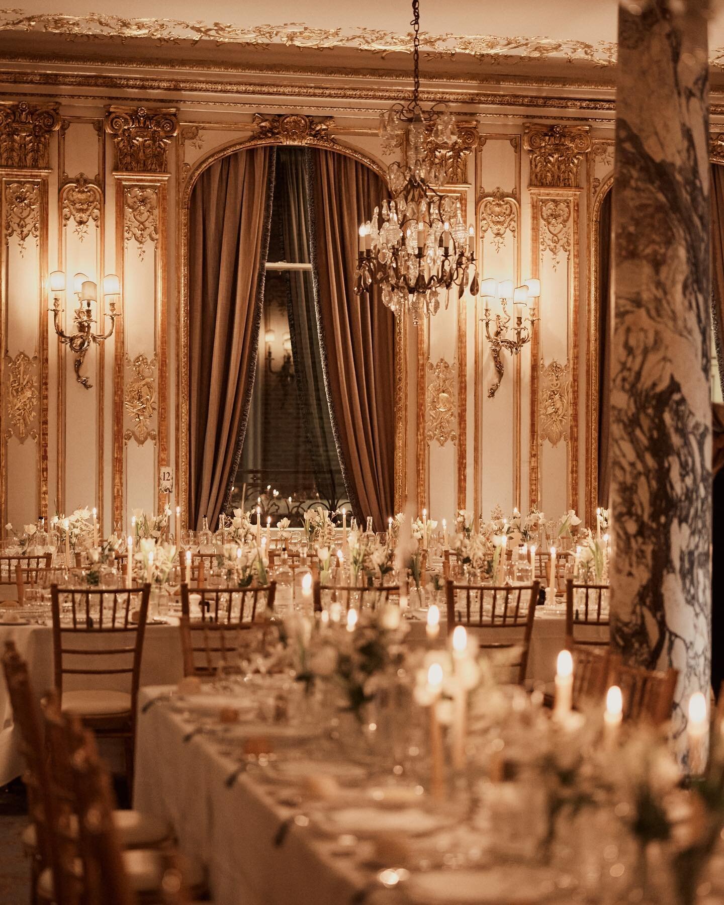 Flickering candlelight in the Savile Club&rsquo;s elegant dining room for Lucia and Edward ✨ 

Photography @benjaminwheeler
Videography @arrankenny
Venue The Savile Club
Flowers and candlelight The Flower Shop @genaransley
Stationery @suzie_foster_de