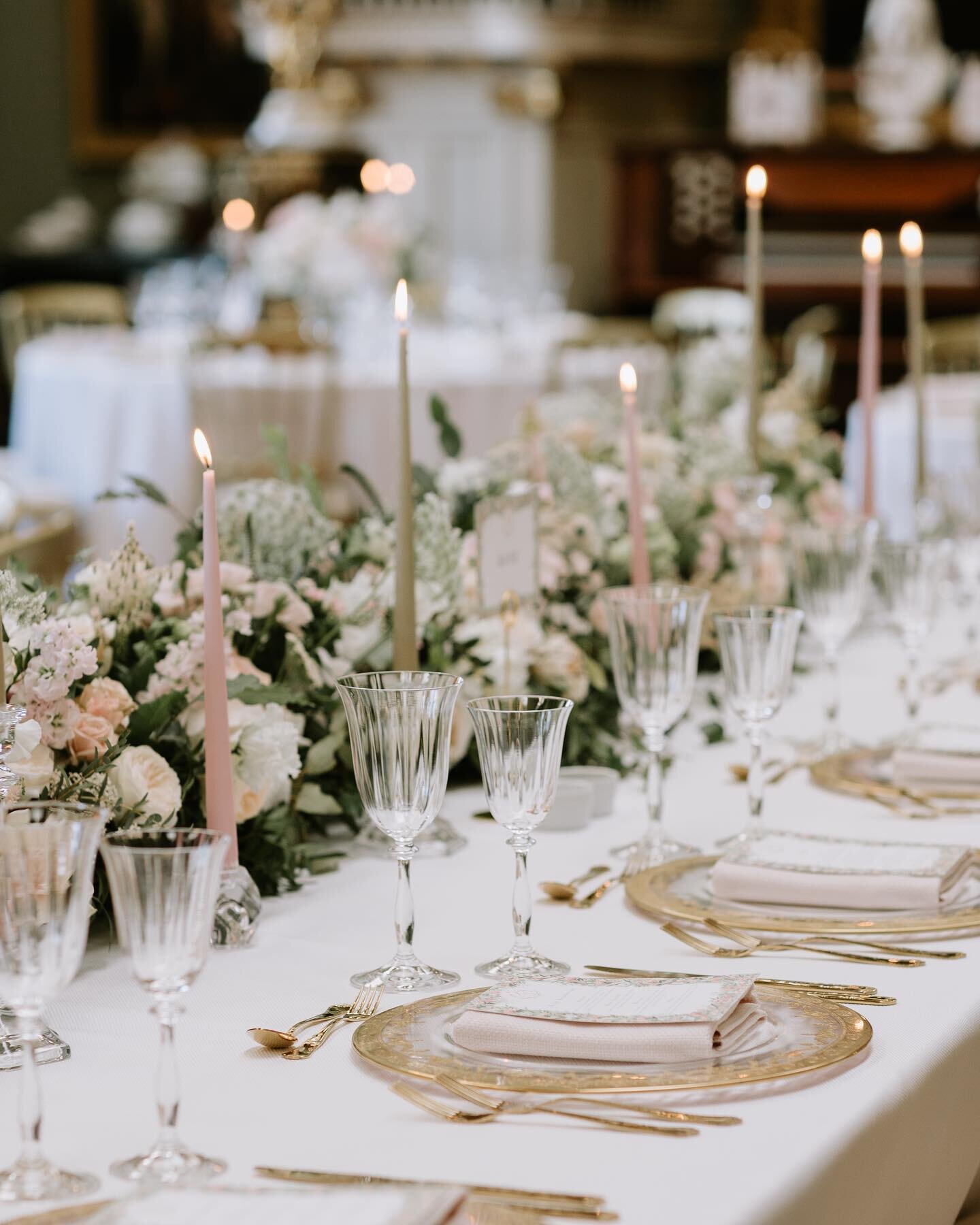 Classic elegance for Annie and Sage&rsquo;s candlelit dinner at Somerley House. The colours tied perfectly with the ballroom and Martha and the Meadow&rsquo;s rosey displays looked and smelled divine!

Photography: @barkerevans
Planning and design: @