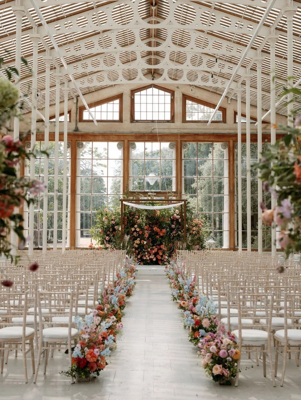 Alyse and Alex&rsquo;s wedding weekend was colourful, flower-filled and fun! We wanted to show their American guests a truly great time in London, and between Friday night&rsquo;s welcome drinks and jazz, this glorious celebration at Kew Gardens and 