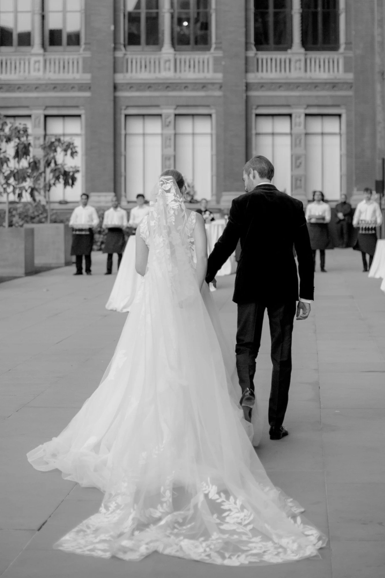 all-white-victoria-albert-museum-wedding-london-16.jpg